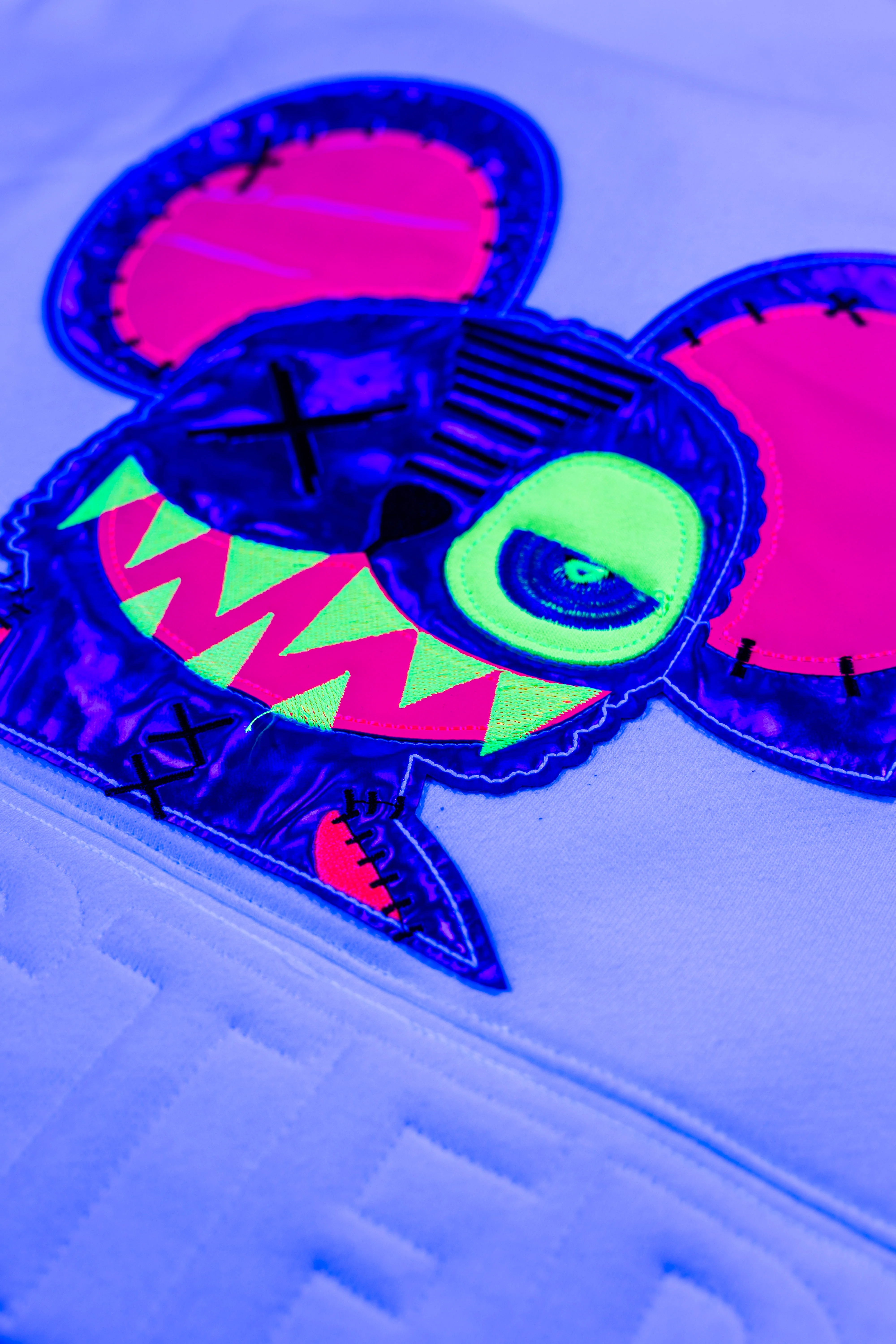 NEON ROYALTY HOODIE WHITE