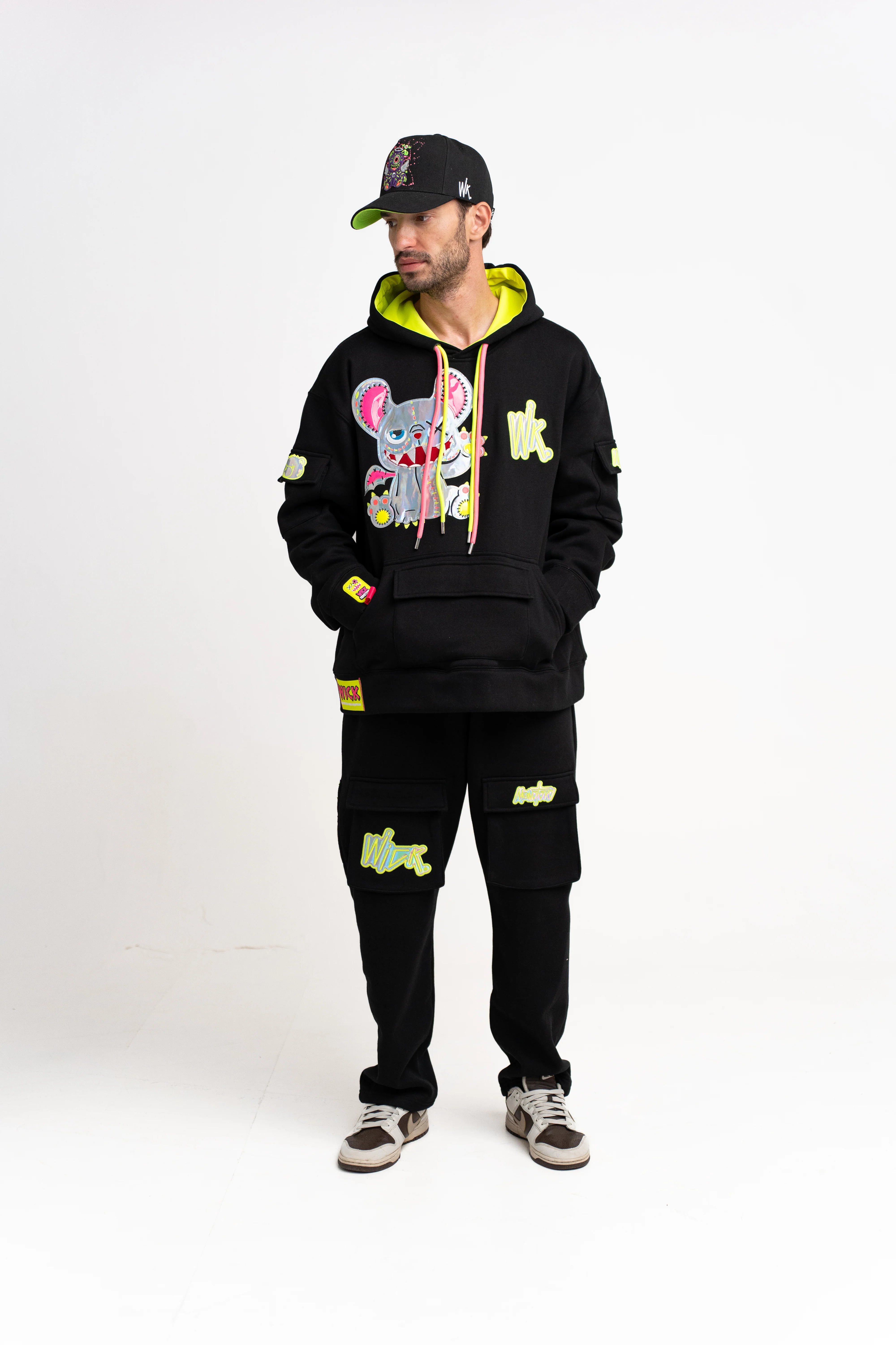 NEON ROYALTY CARGO SWEATPANTS BLACK