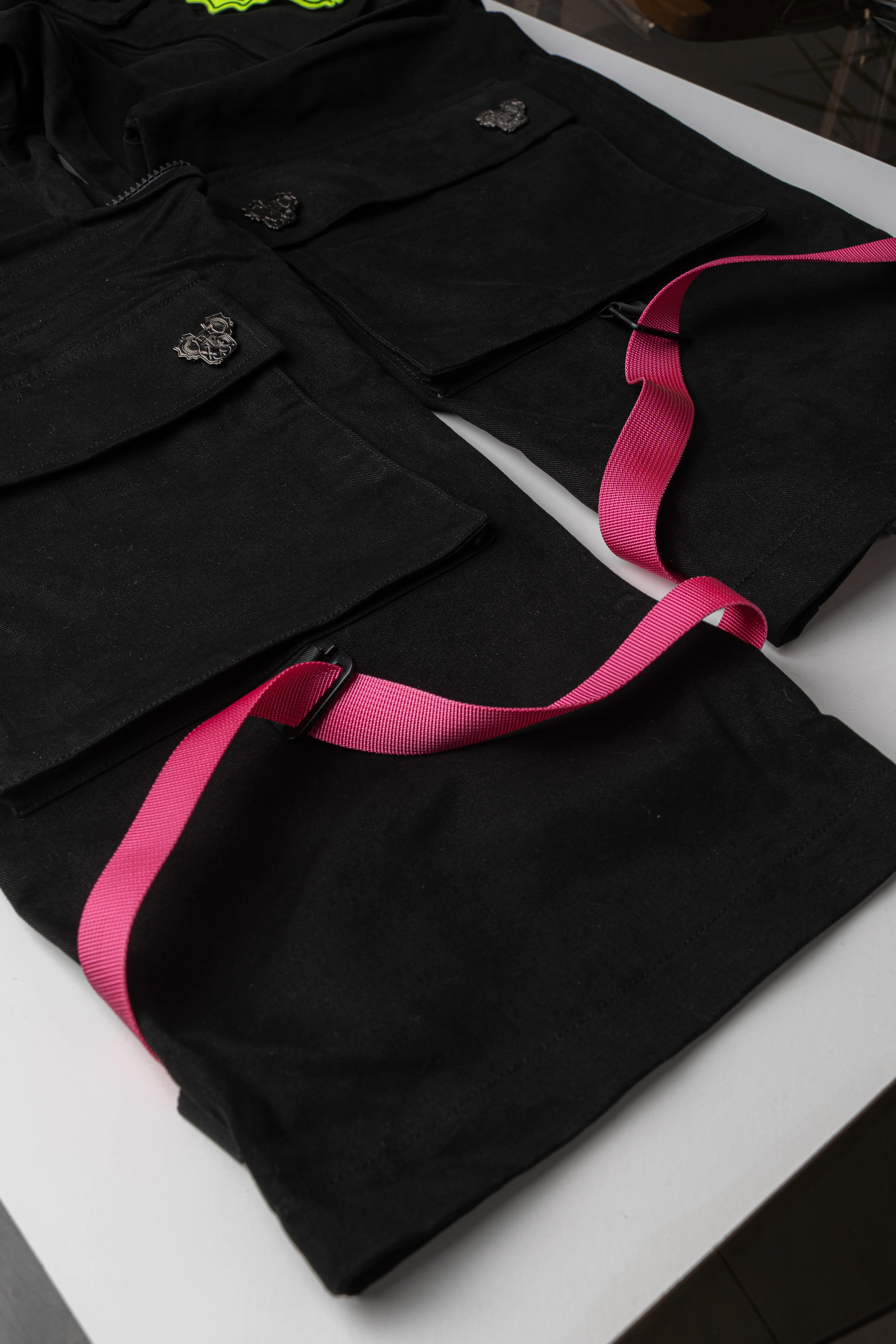 CARGO NR PANTS BLACK & PINK