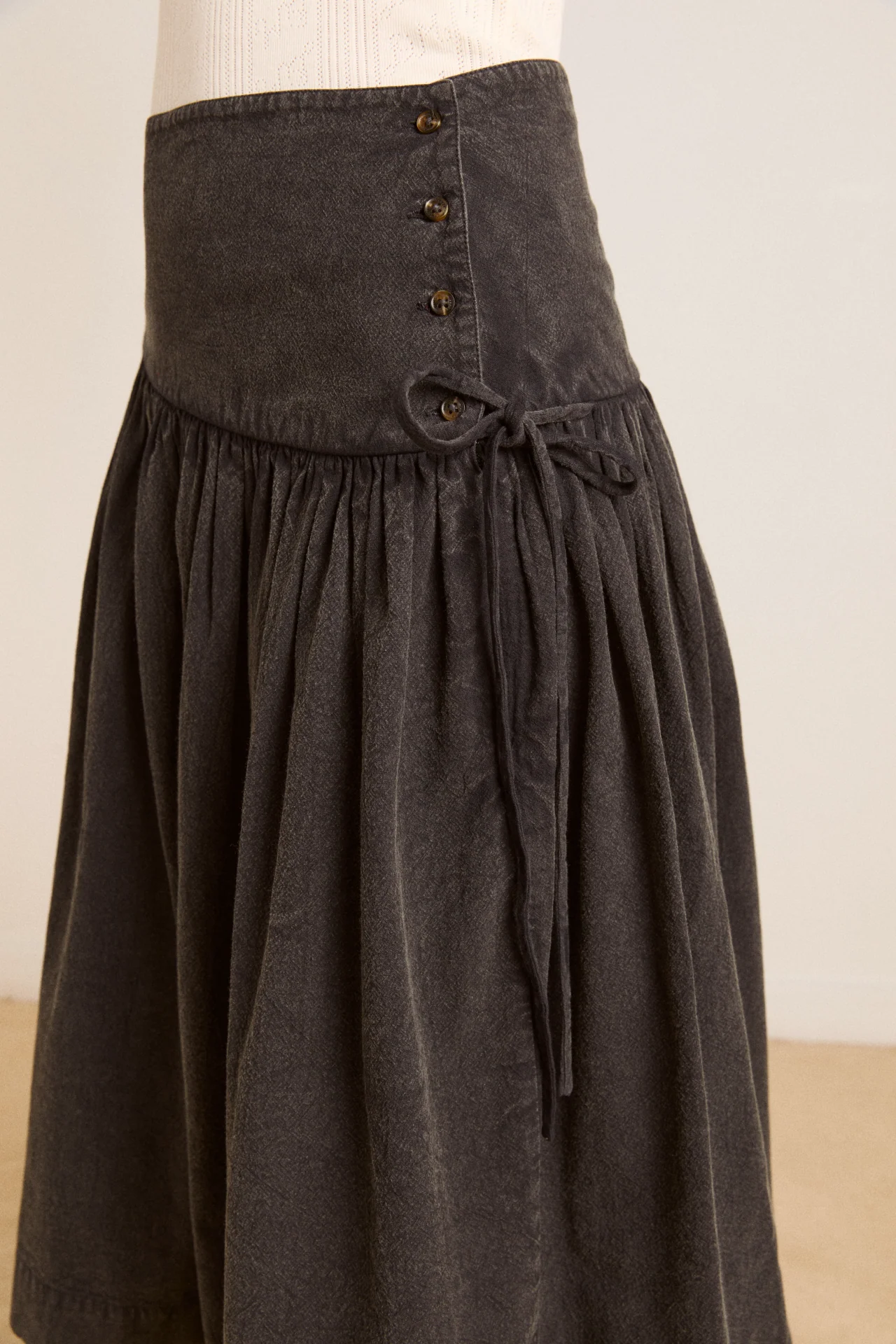 fia volume knee length skirt - carbon