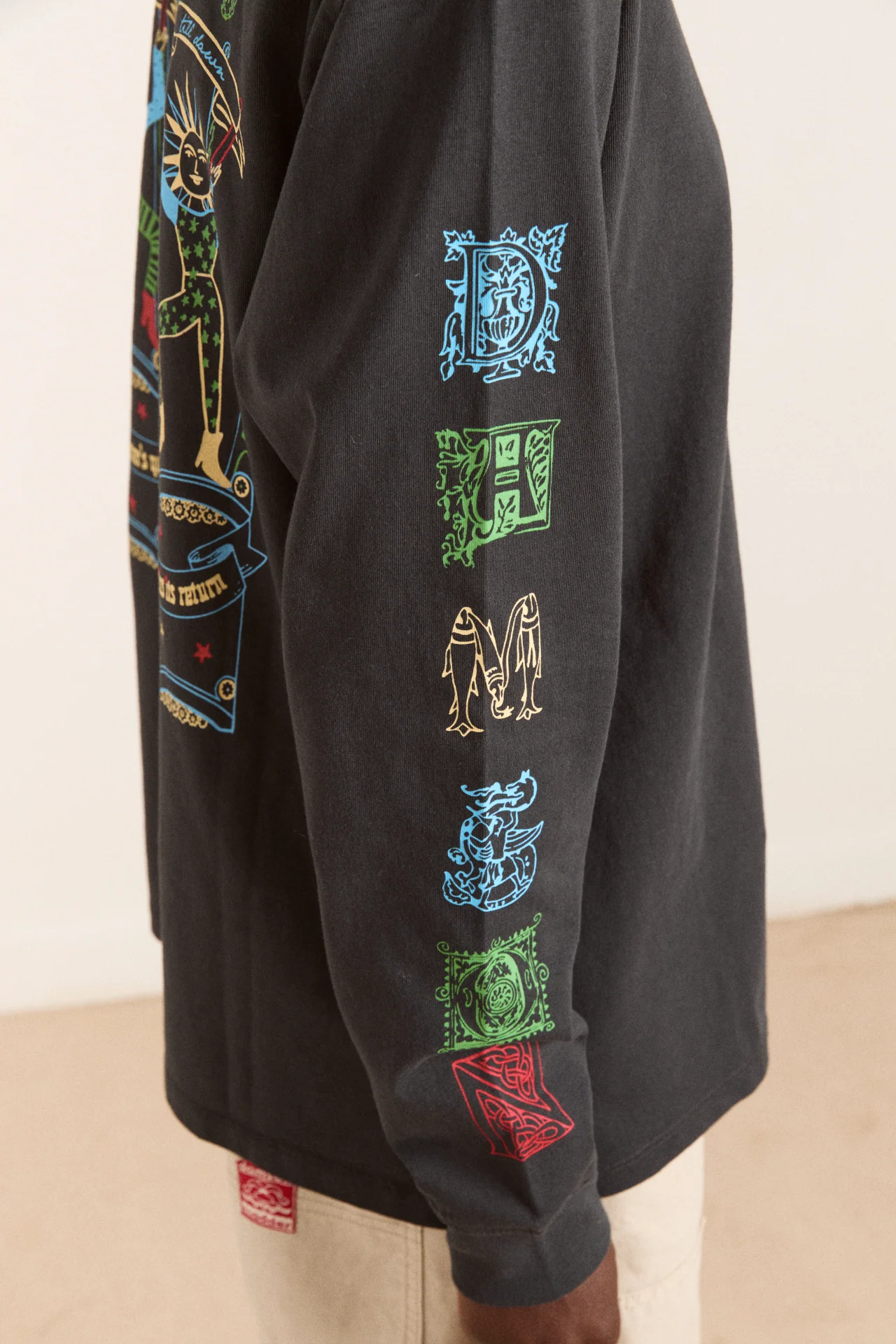 winter solstice long sleeve tee- charcoal