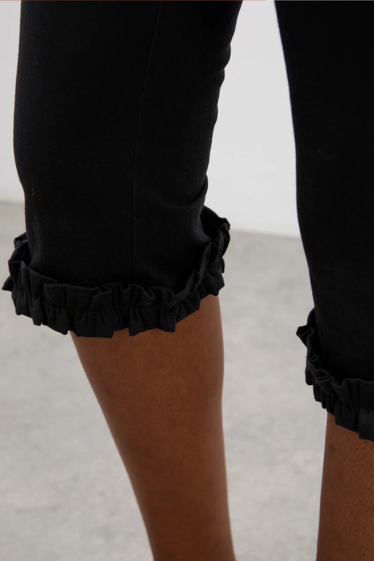 anisa capri pants - black