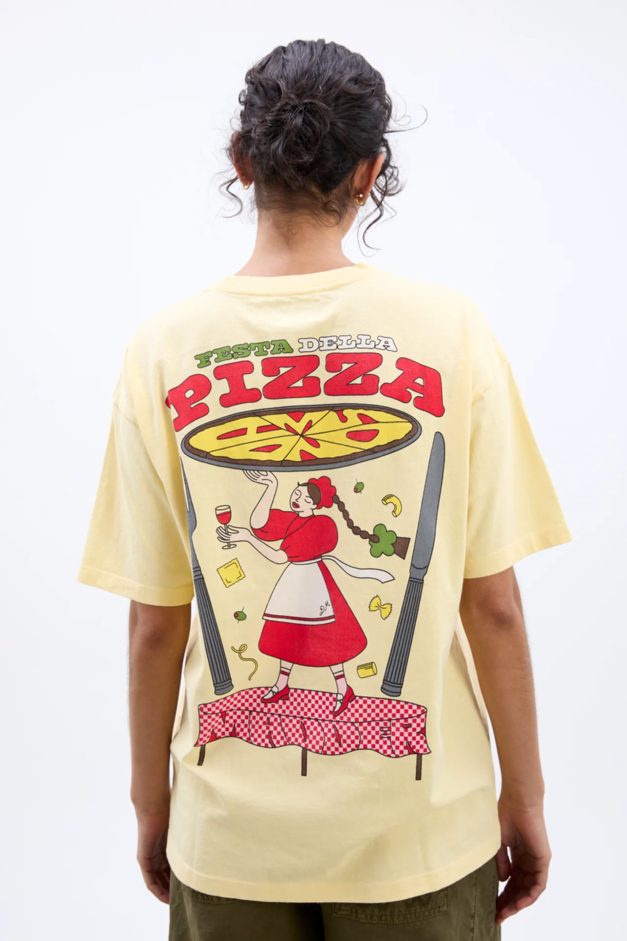 pizza party boyfriend tee- yellow