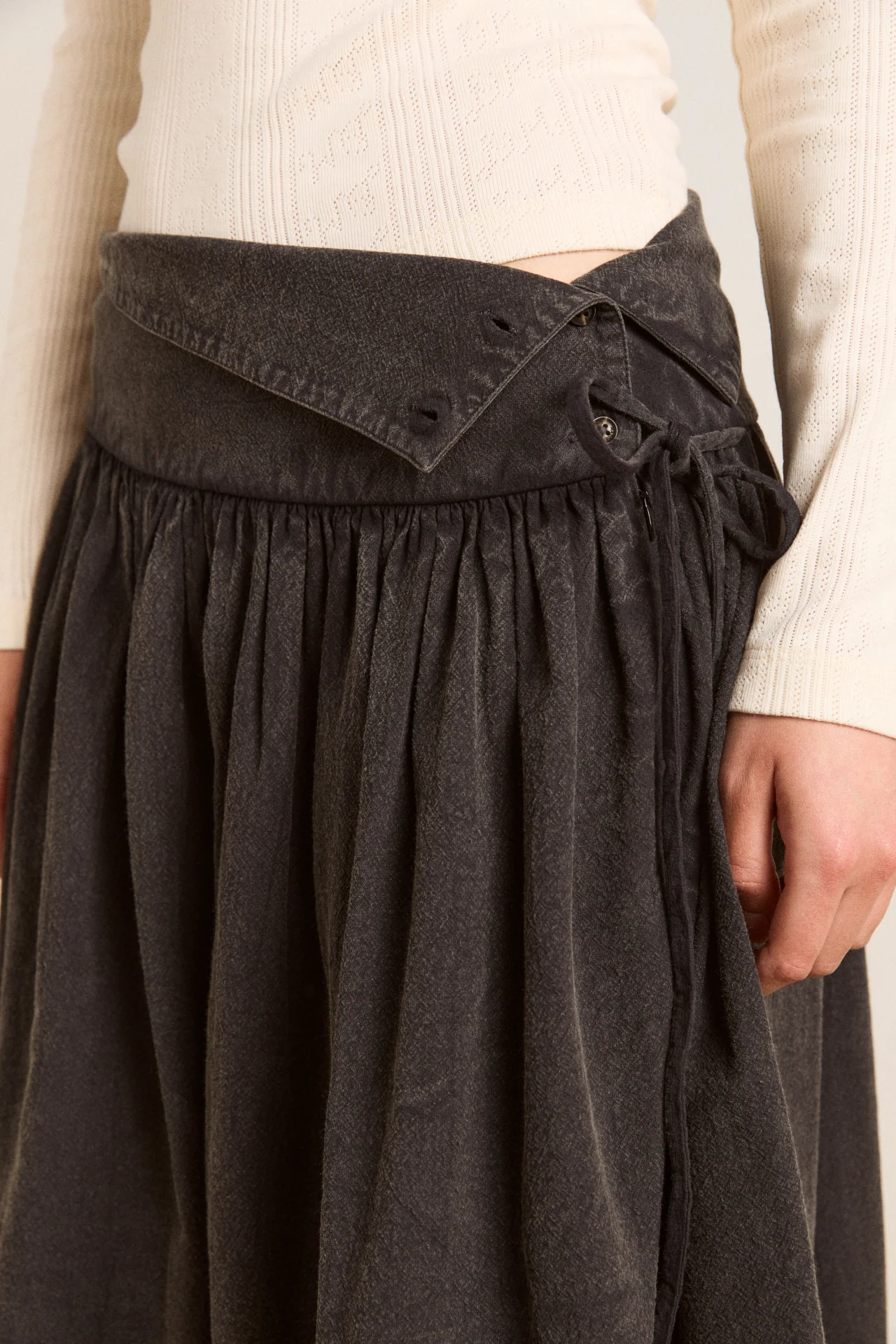 fia volume knee length skirt - carbon