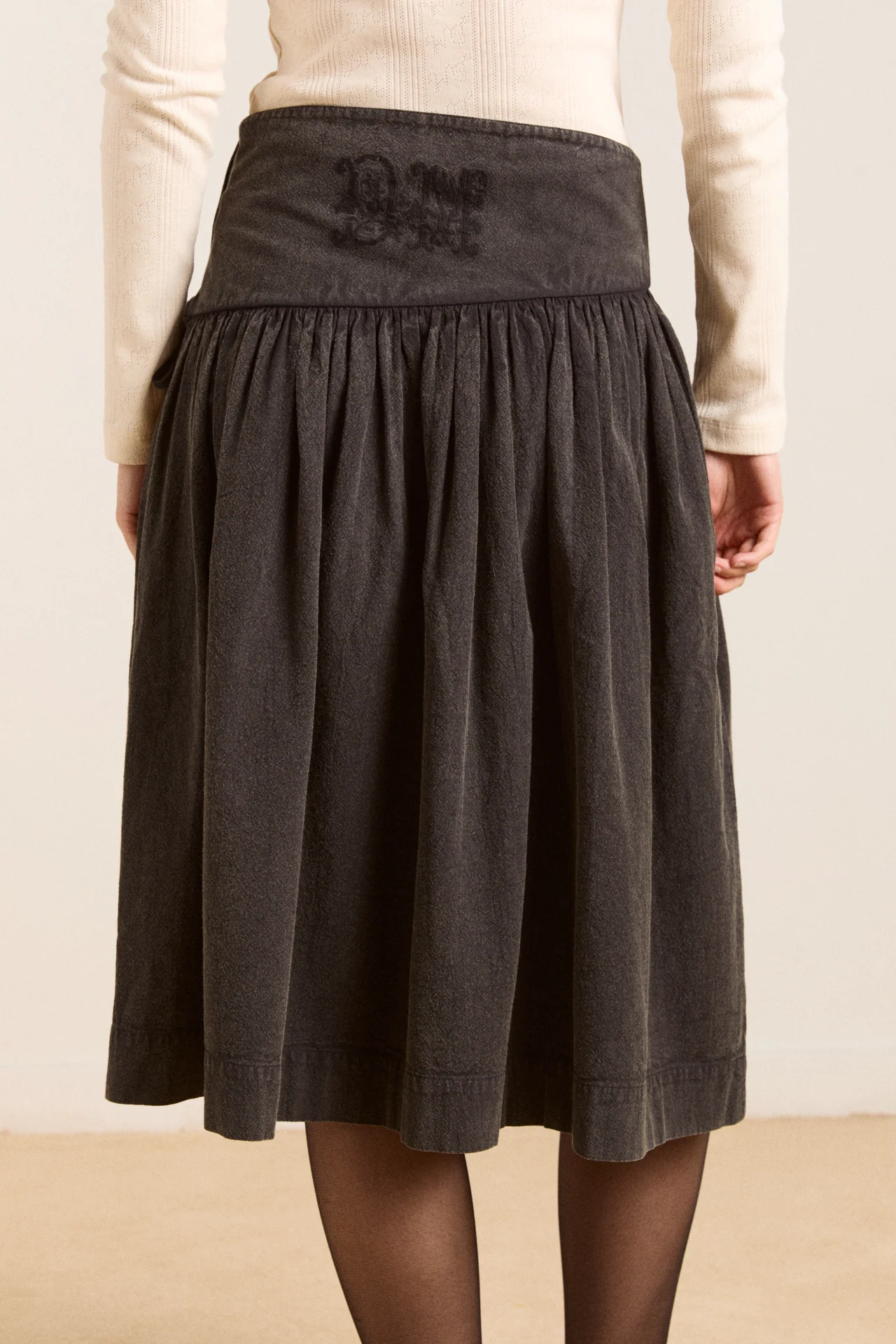 fia volume knee length skirt - carbon