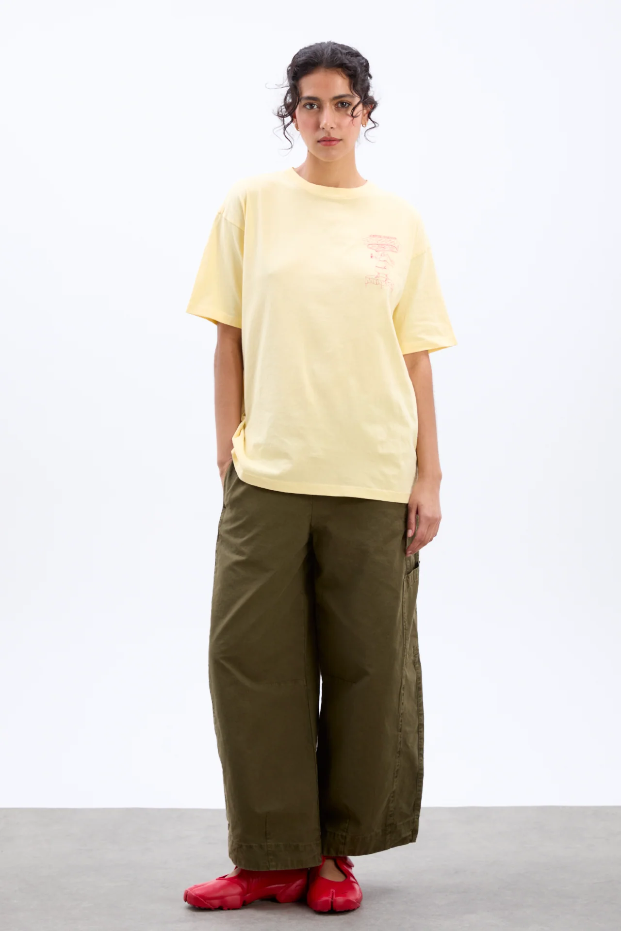 pizza party boyfriend tee- yellow