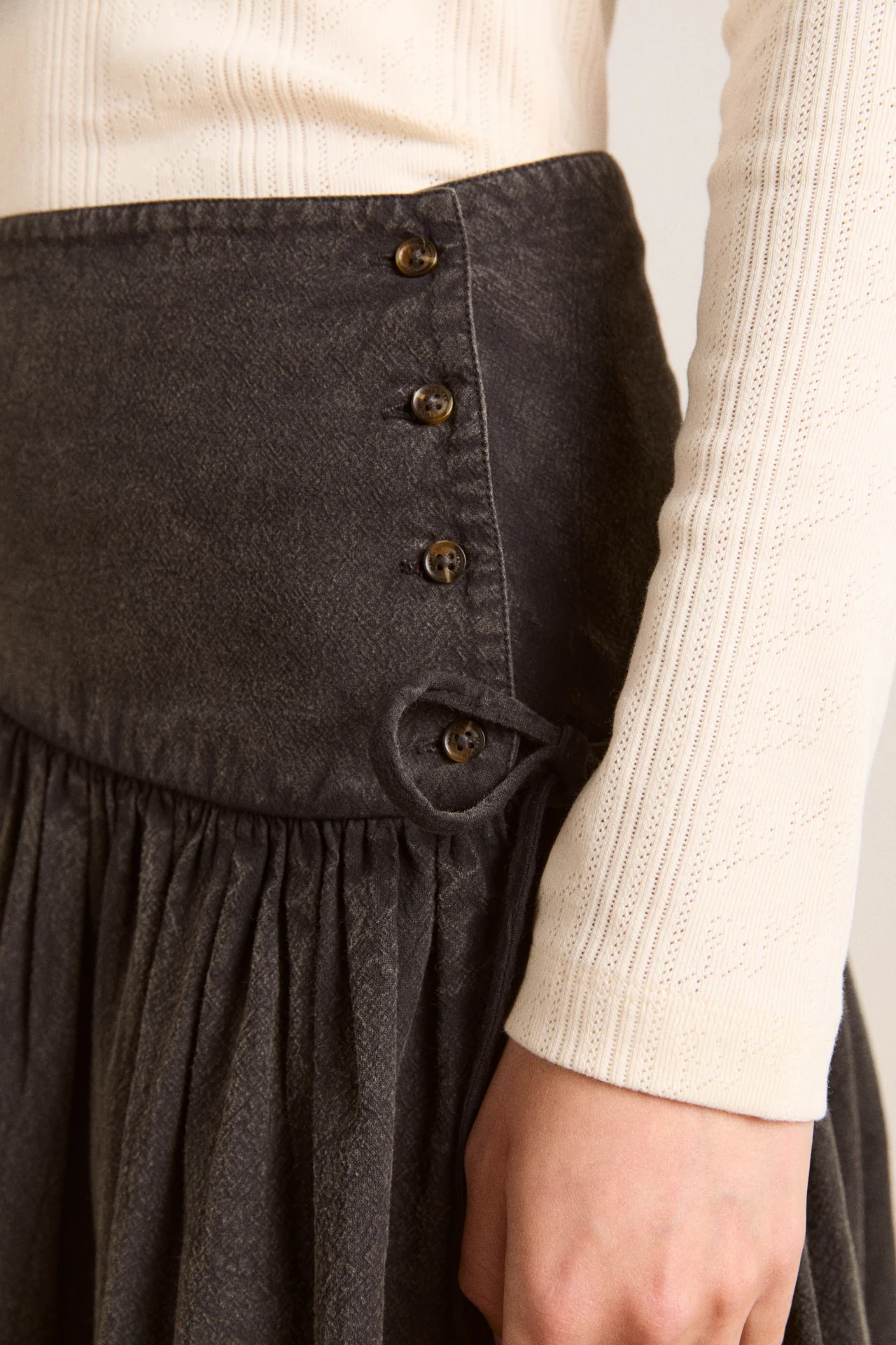 fia volume knee length skirt - carbon