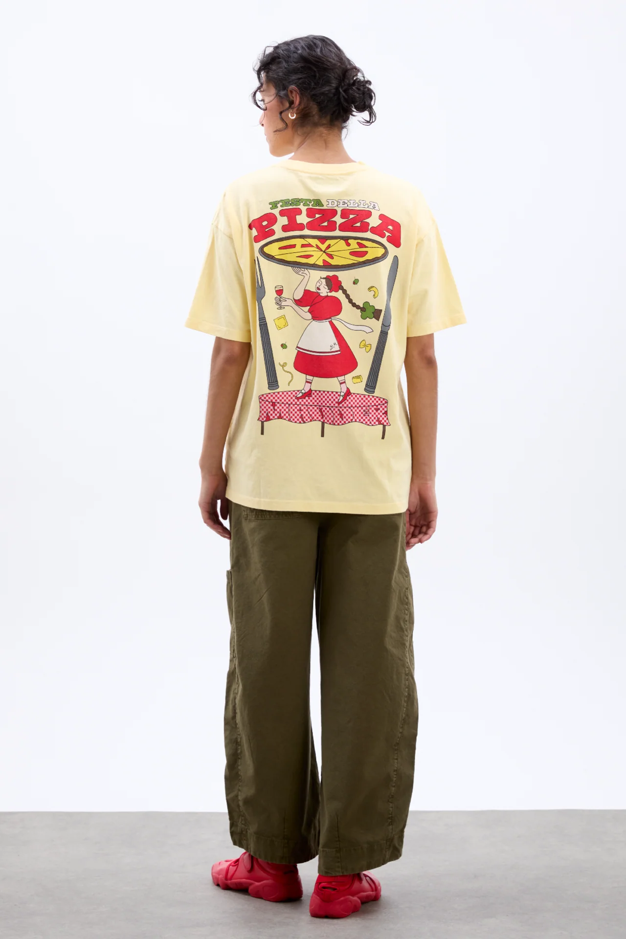 pizza party boyfriend tee- yellow