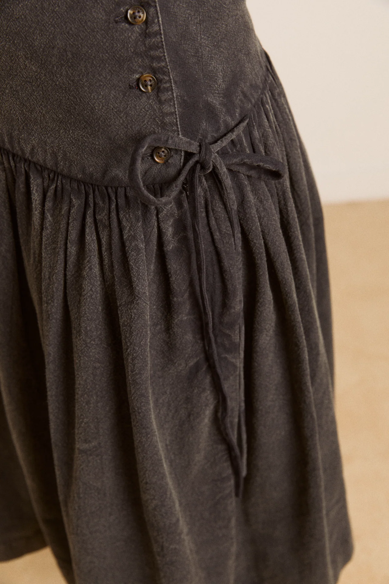 fia volume knee length skirt - carbon