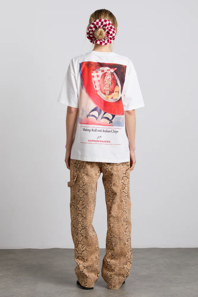 shrimp roll with chips boyfriend tee - white