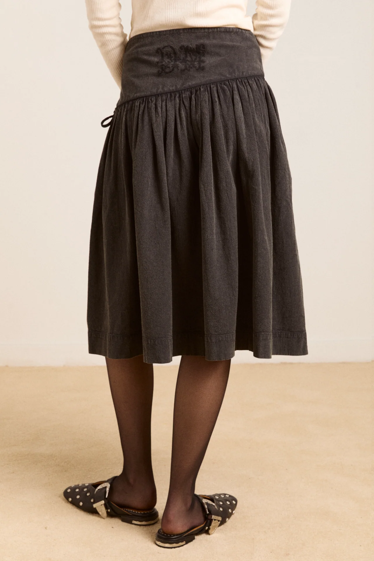 fia volume knee length skirt - carbon