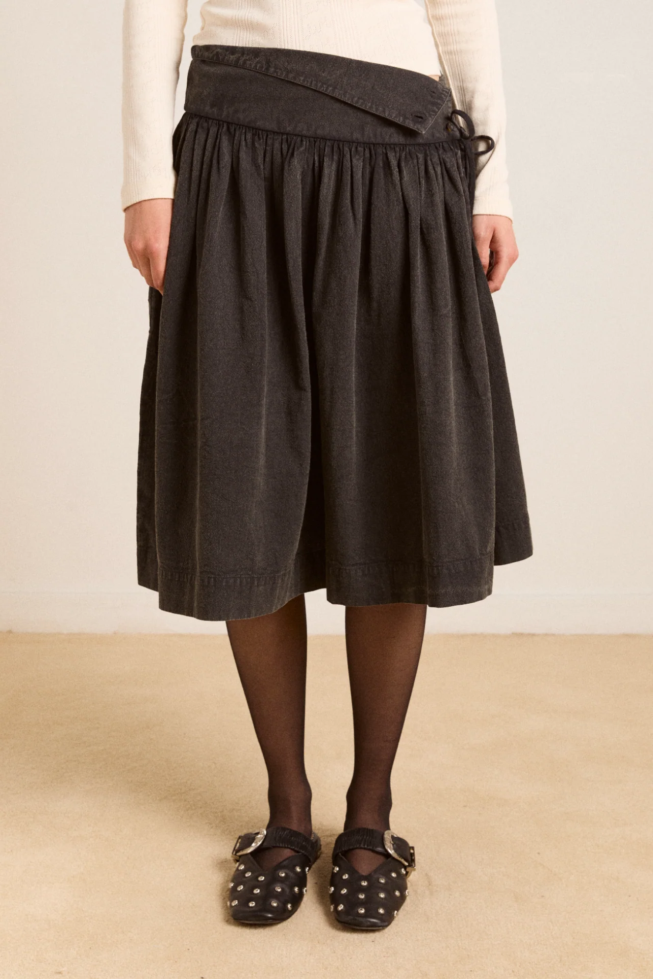 fia volume knee length skirt - carbon