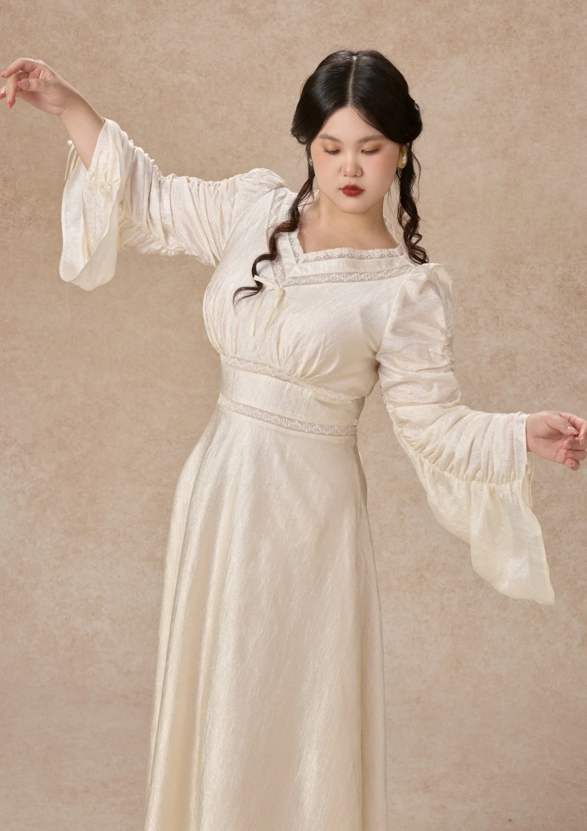 Curve&Plus Flowing Light Hymn Dress
