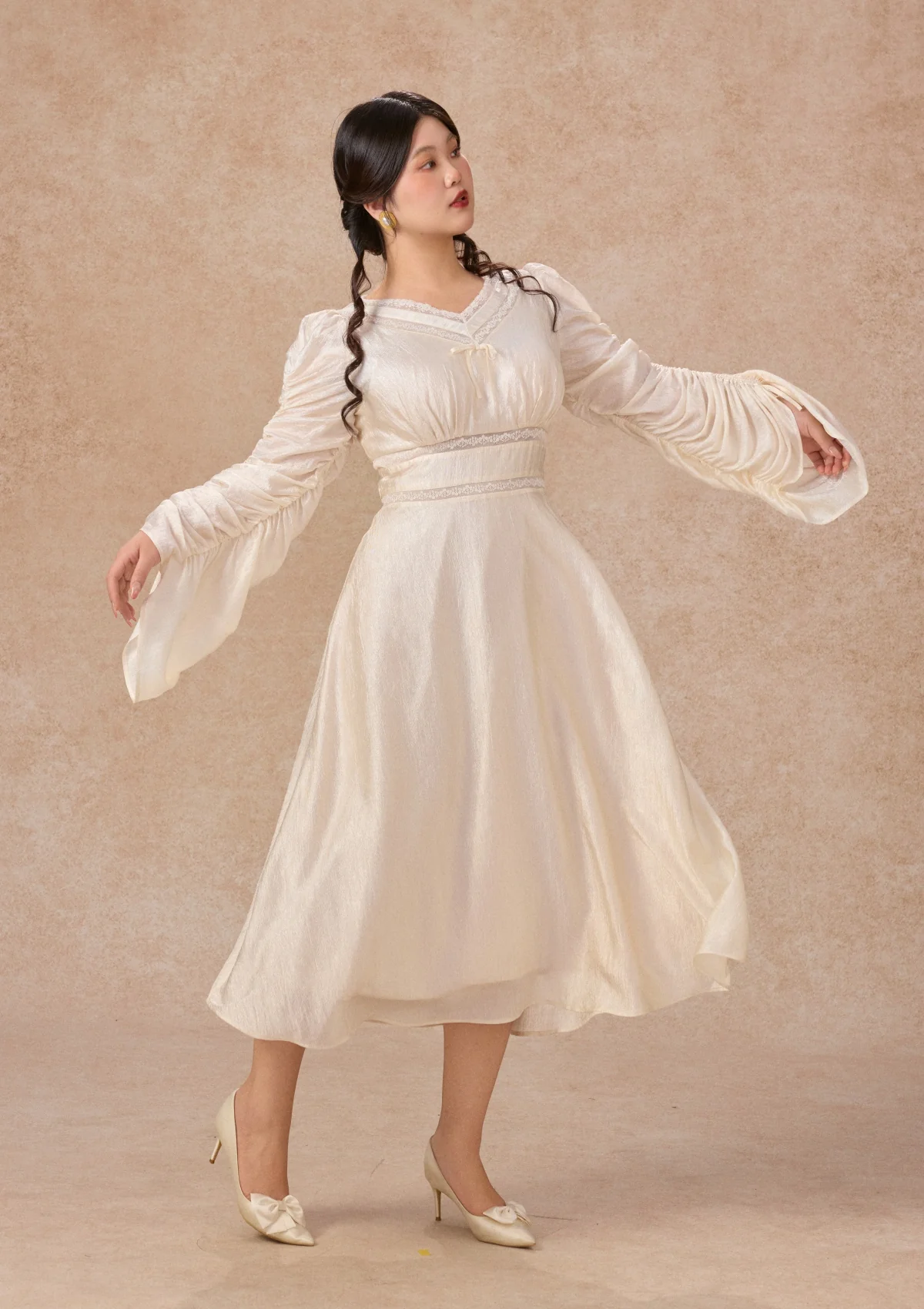 Curve&Plus Flowing Light Hymn Dress