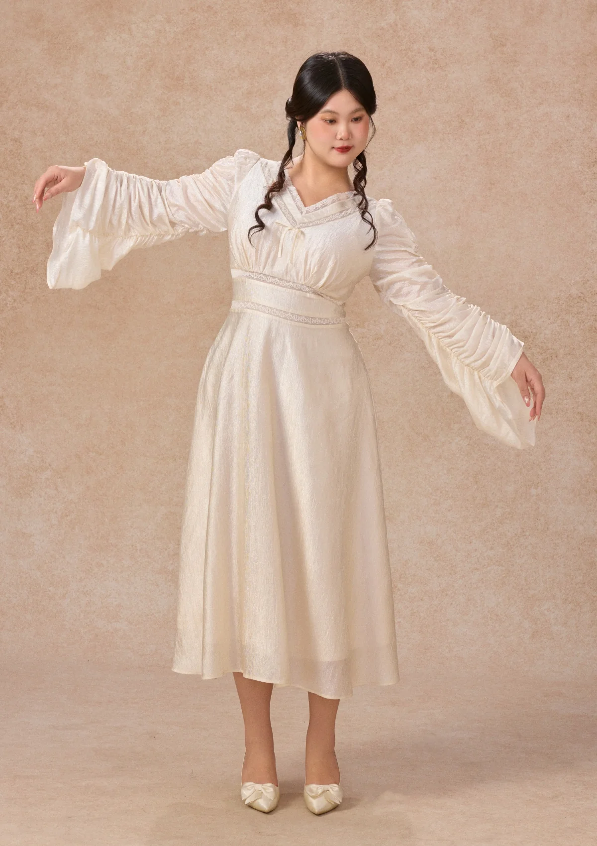 Curve&Plus Flowing Light Hymn Dress
