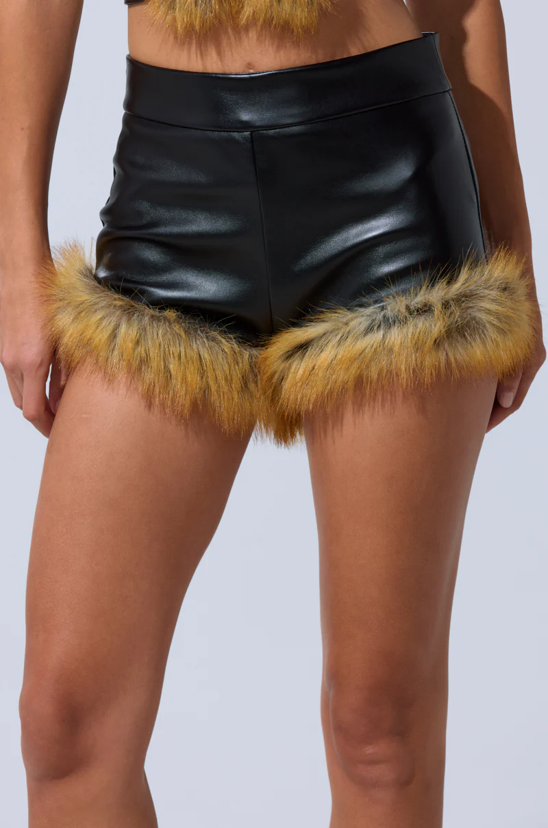 DONT TOUCH SHORT WITH FUR TRIM