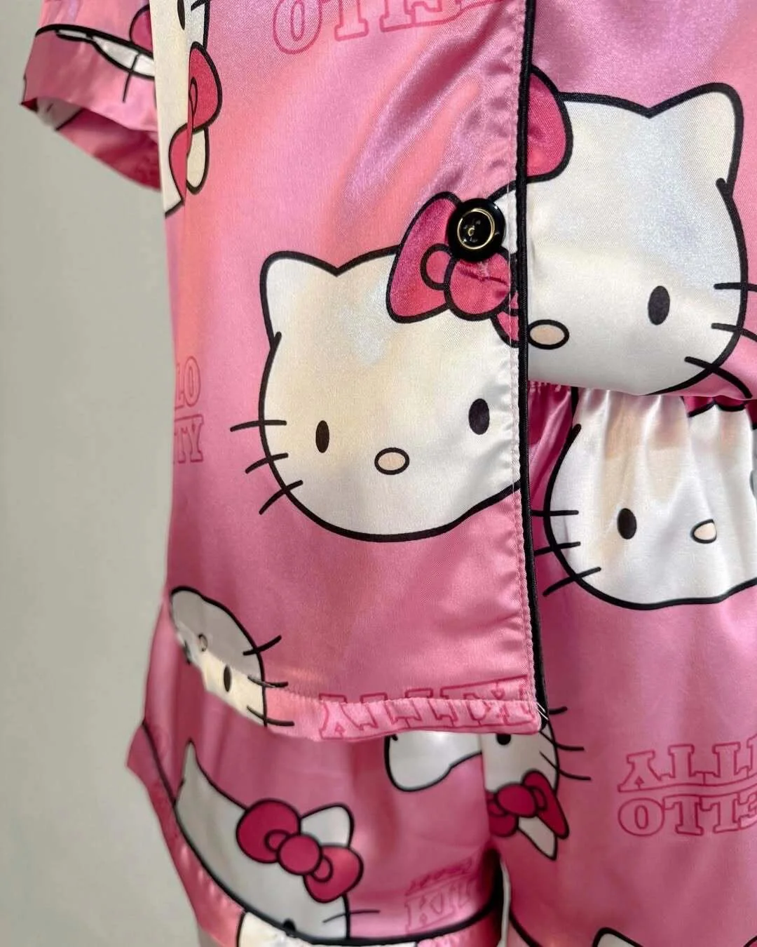 Sanrio Womens Silk Satin Pajama Sets Short Sleeve Button Down Sleepwear Cozy Loungewear 2 Piece Pjs Shorts Set （S-XXXL）