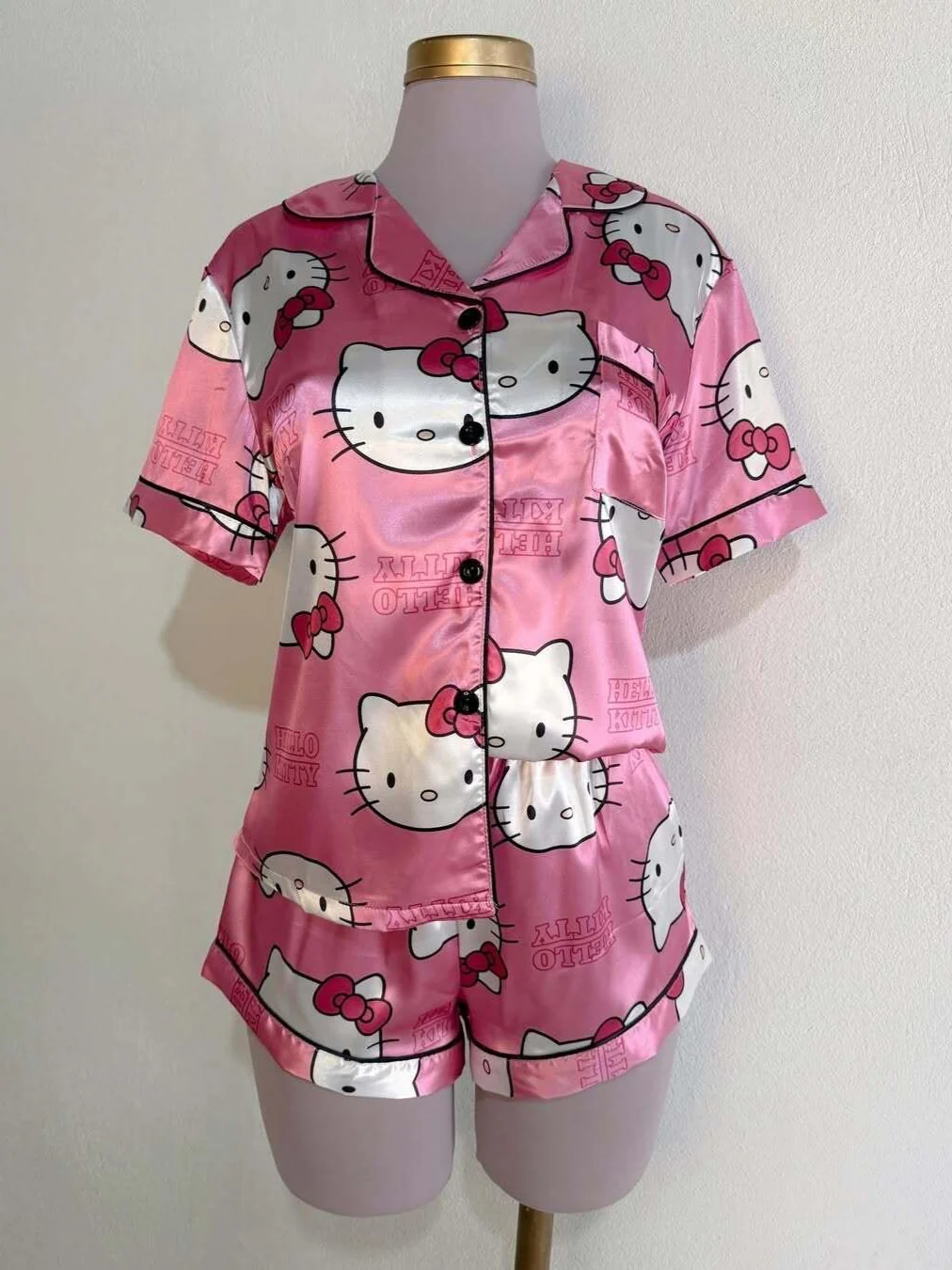 Sanrio Womens Silk Satin Pajama Sets Short Sleeve Button Down Sleepwear Cozy Loungewear 2 Piece Pjs Shorts Set （S-XXXL）