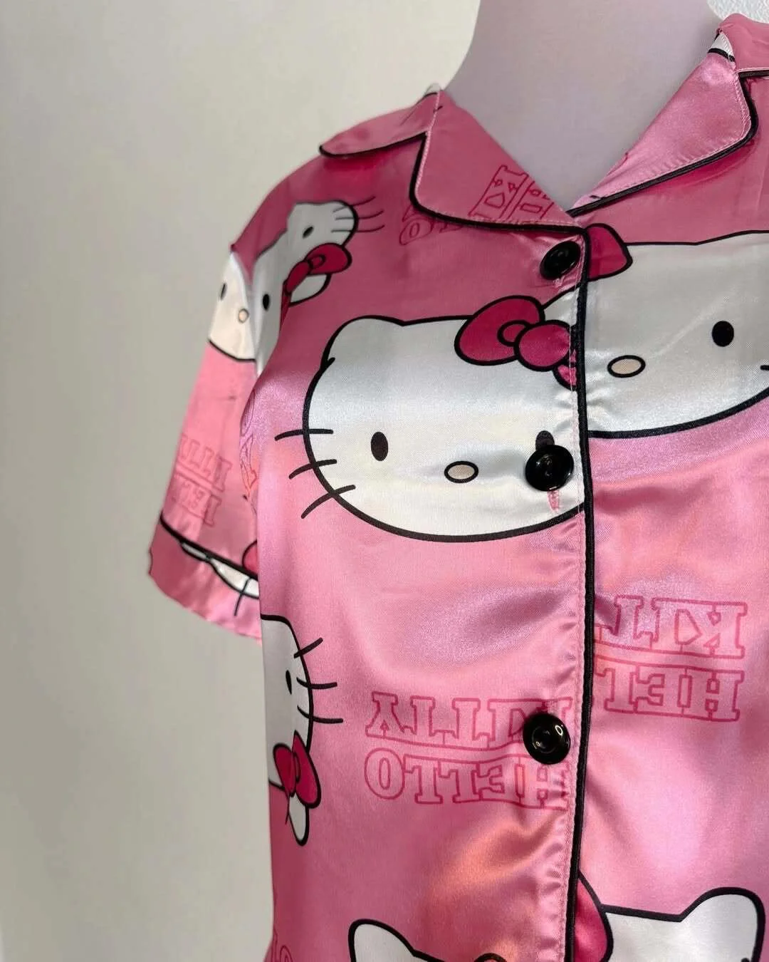 Sanrio Womens Silk Satin Pajama Sets Short Sleeve Button Down Sleepwear Cozy Loungewear 2 Piece Pjs Shorts Set （S-XXXL）