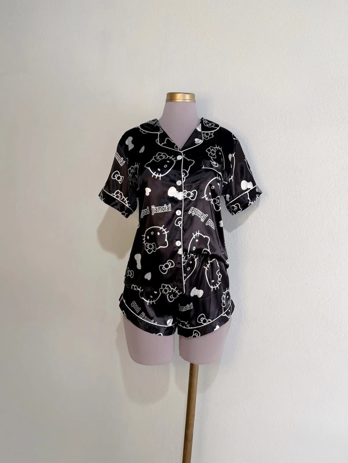 Sanrio Womens Silk Satin Pajama Sets Short Sleeve Button Down Sleepwear Cozy Loungewear 2 Piece Pjs Shorts Set （S-XXXL）