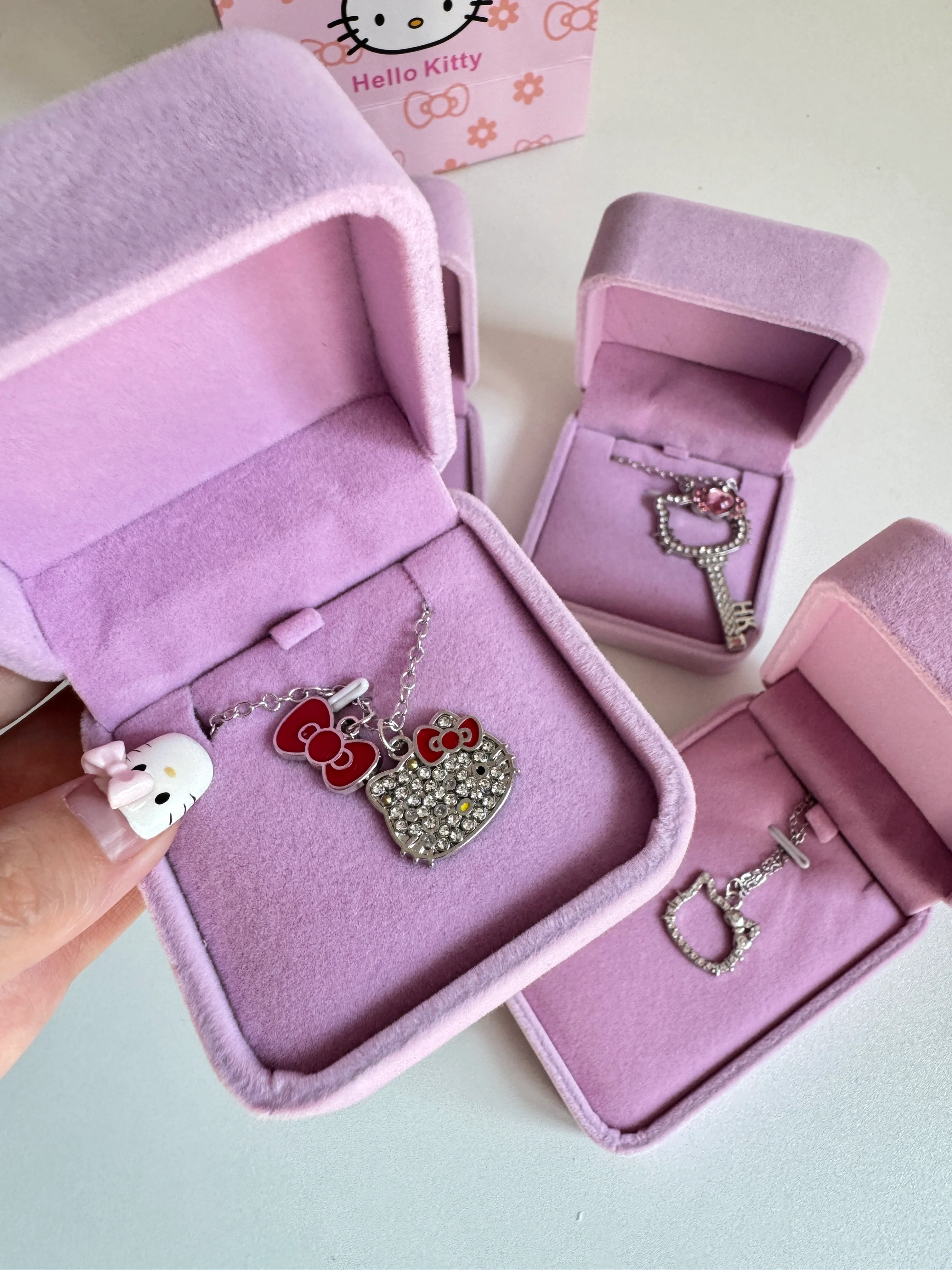 Hellokitty Valentine's Day Rhinestone Necklace(Free box and bag)