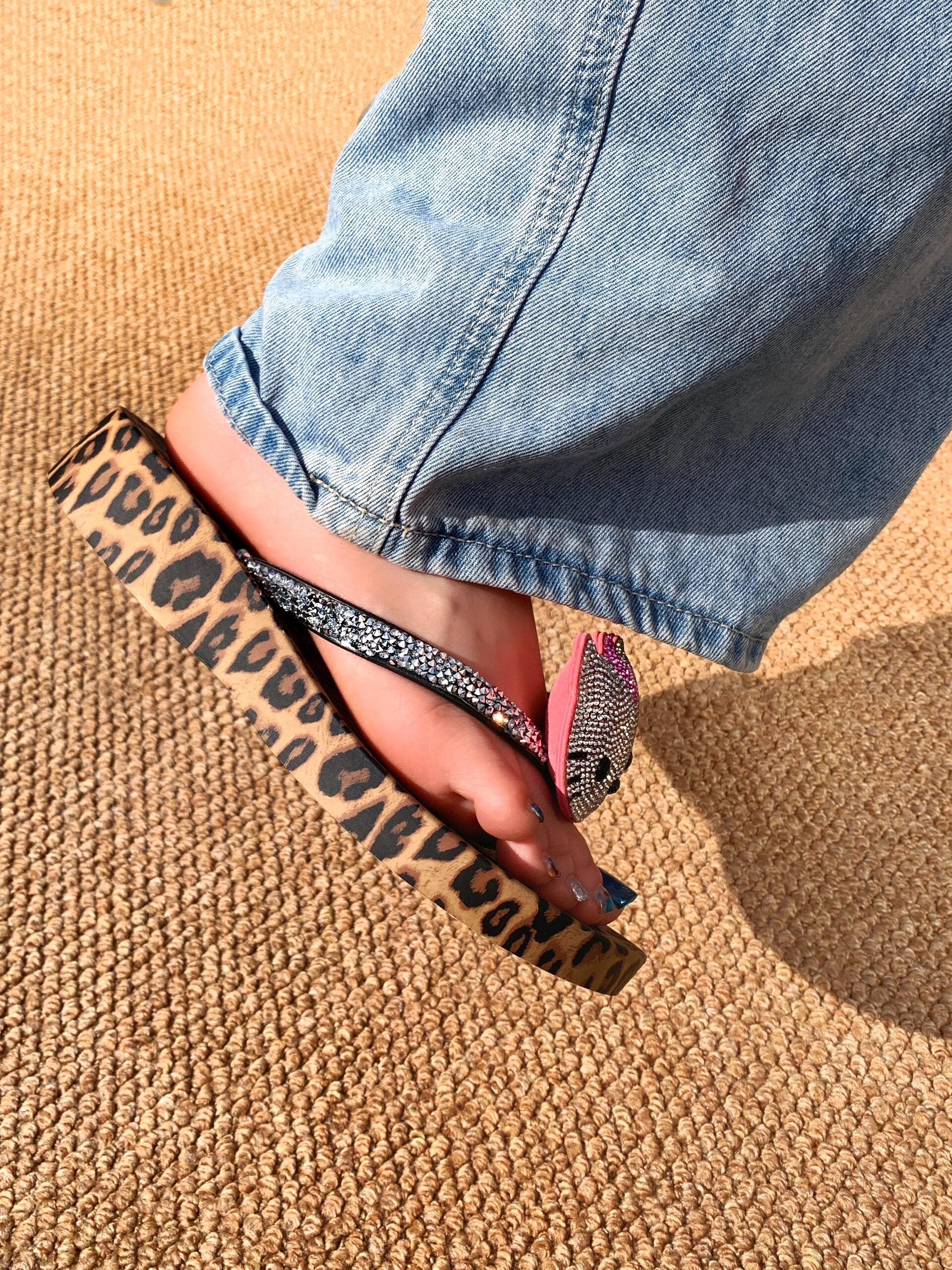 Hellokitty Handmade Rhinestone Leopard Print Women's Sandals Cute Slippers Non-Slip Flip Flops Low-Heeled Slippers