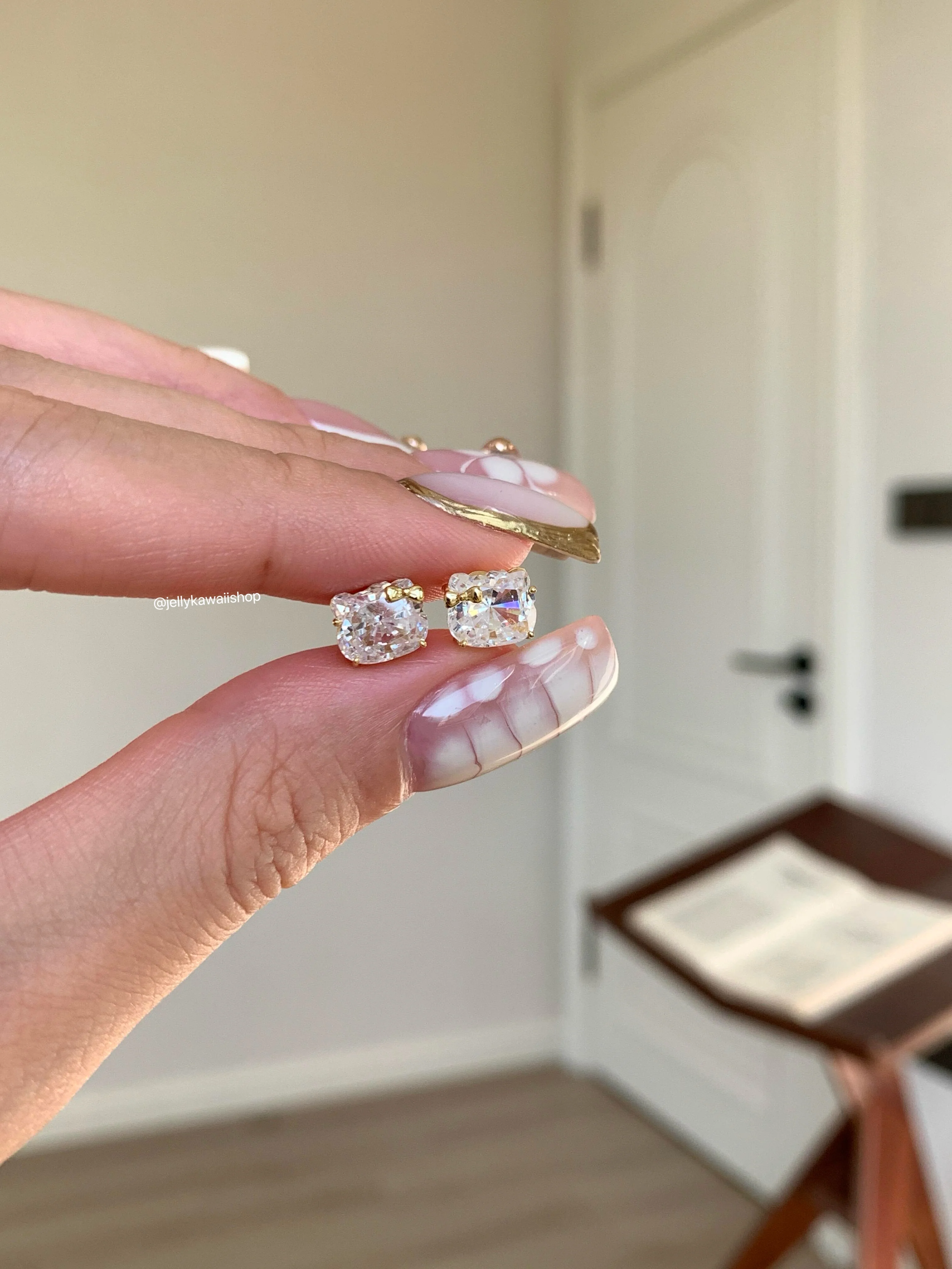 Hellokitty Shaped Rhinestone Cute Earrings 2PCS