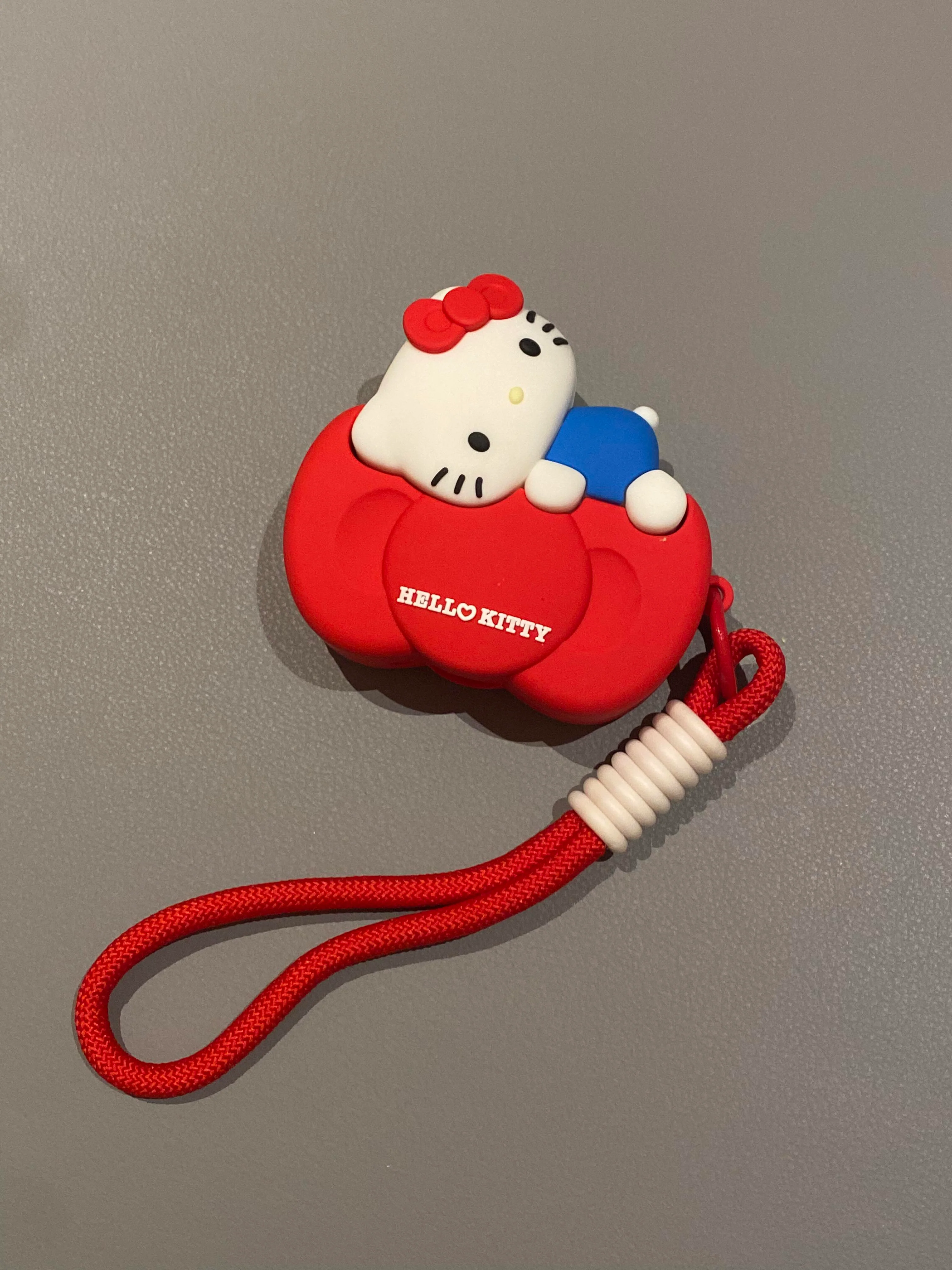 Hellokitty Holding Bow Shape Silicone Headphone Case Airpods with Chain