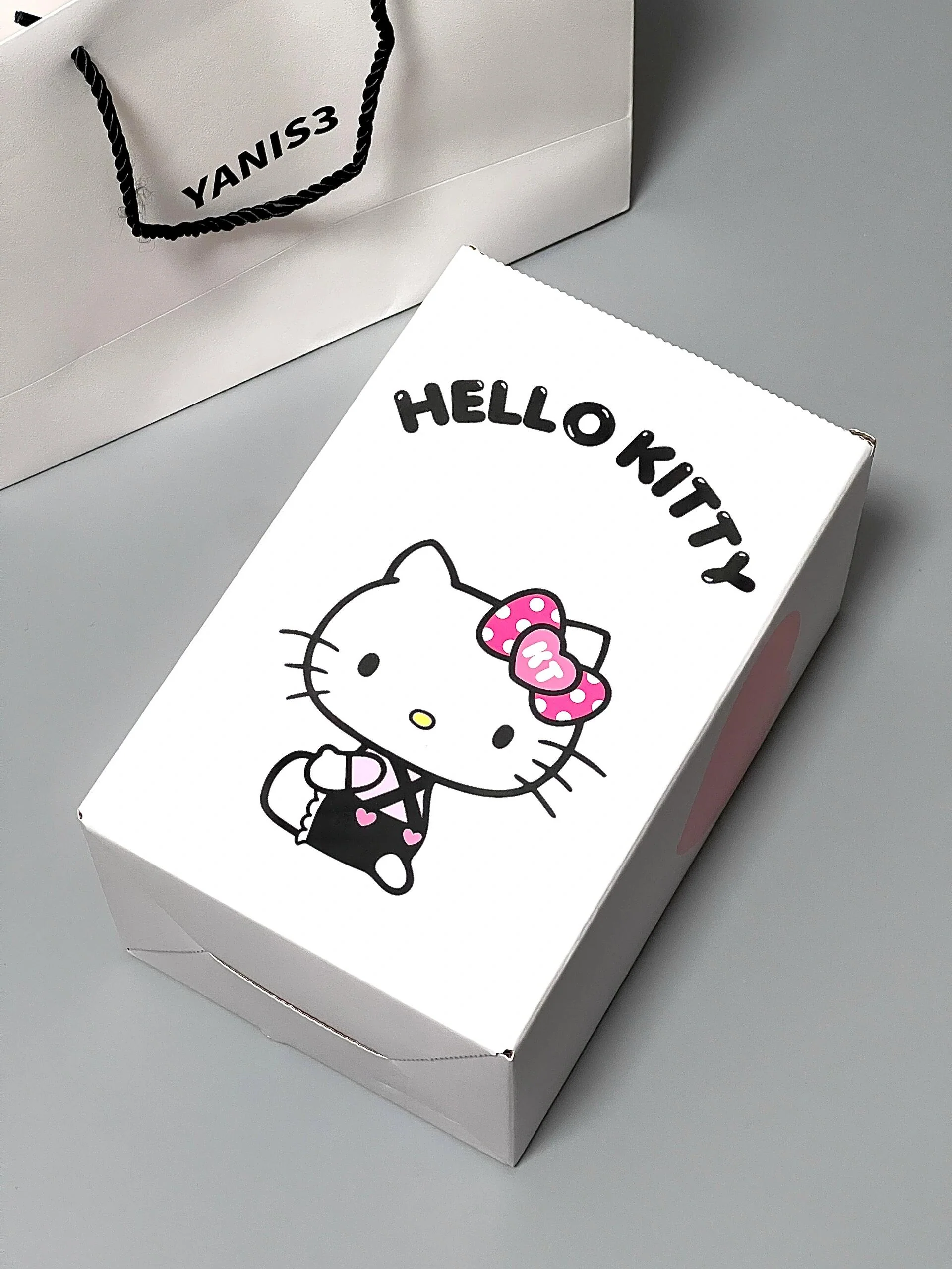 Sanrio 40 oz Tumbler with Handle & Carrier Bag, Stainless Steel Insulated Cup with Lid & Straw Gym Water Bottle Cupholder Friendly Women Travel Mug with Sleeve Holder