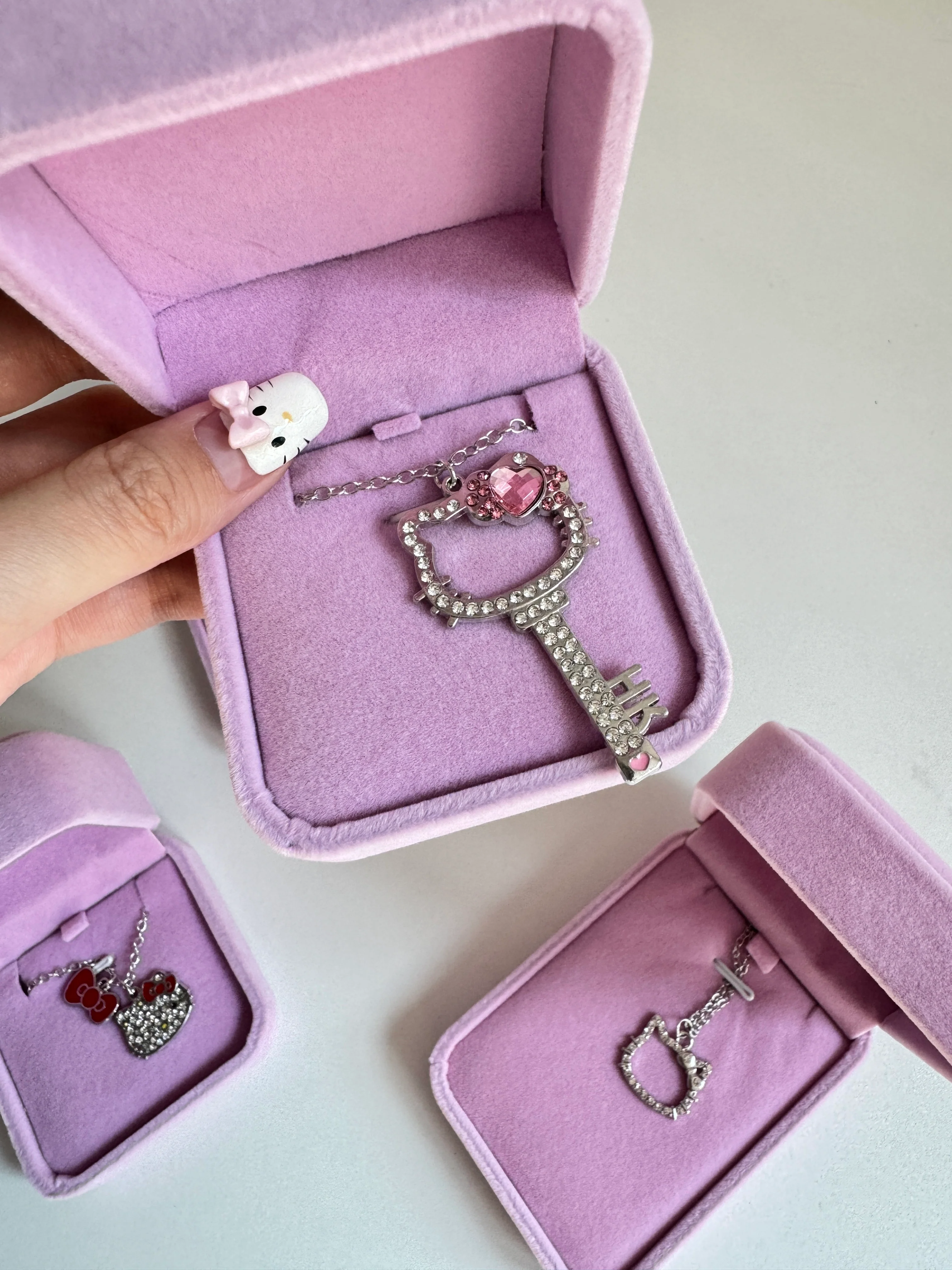 Hellokitty Valentine's Day Rhinestone Necklace(Free box and bag)