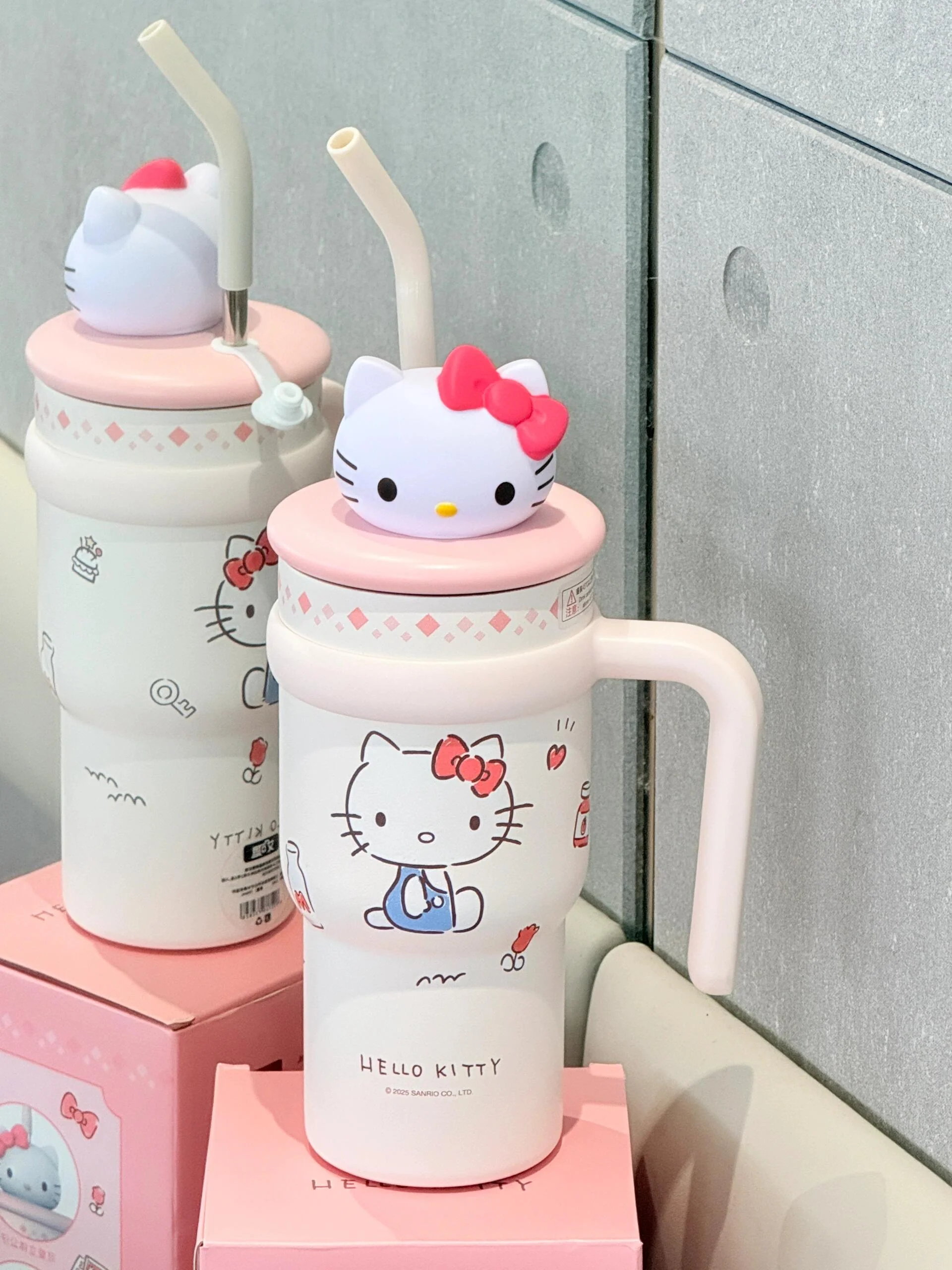 Hellokitty 700ml Tumbler with Handle Stainless Steel Insulated Cup with Lid & Straw Water Bottle Cupholder Friendly Women Travel Mug