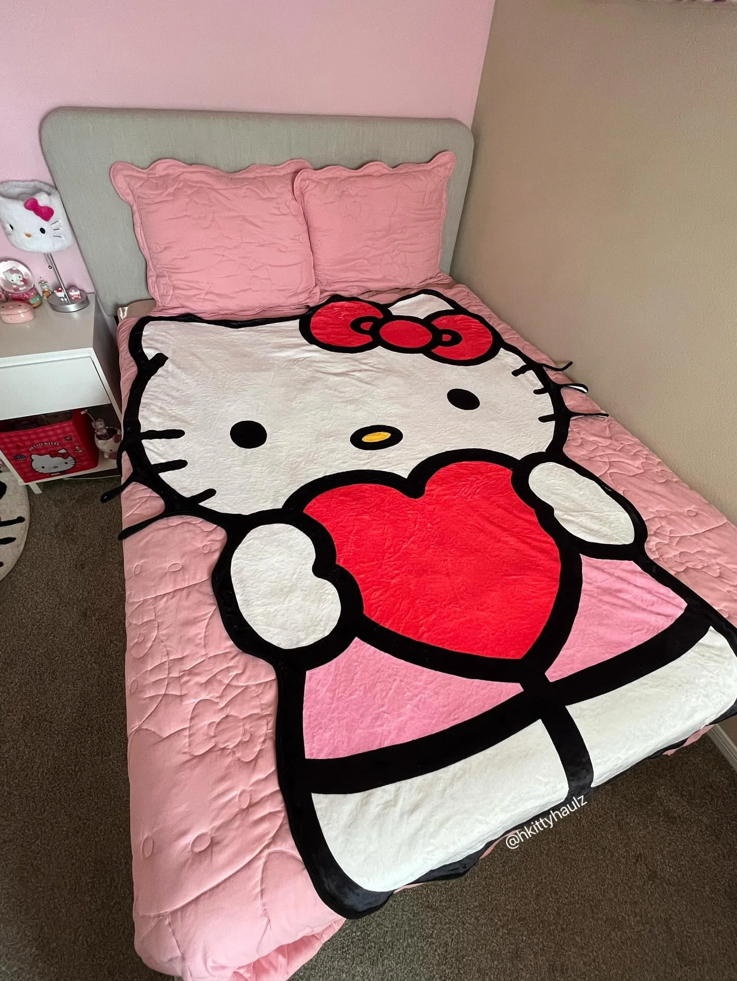 KT Valentine Shape Blanket Flannel Throw Blanket Cute Blanket Lightweight Super Soft Cozy for Bed Kids Adult Valentine Gift