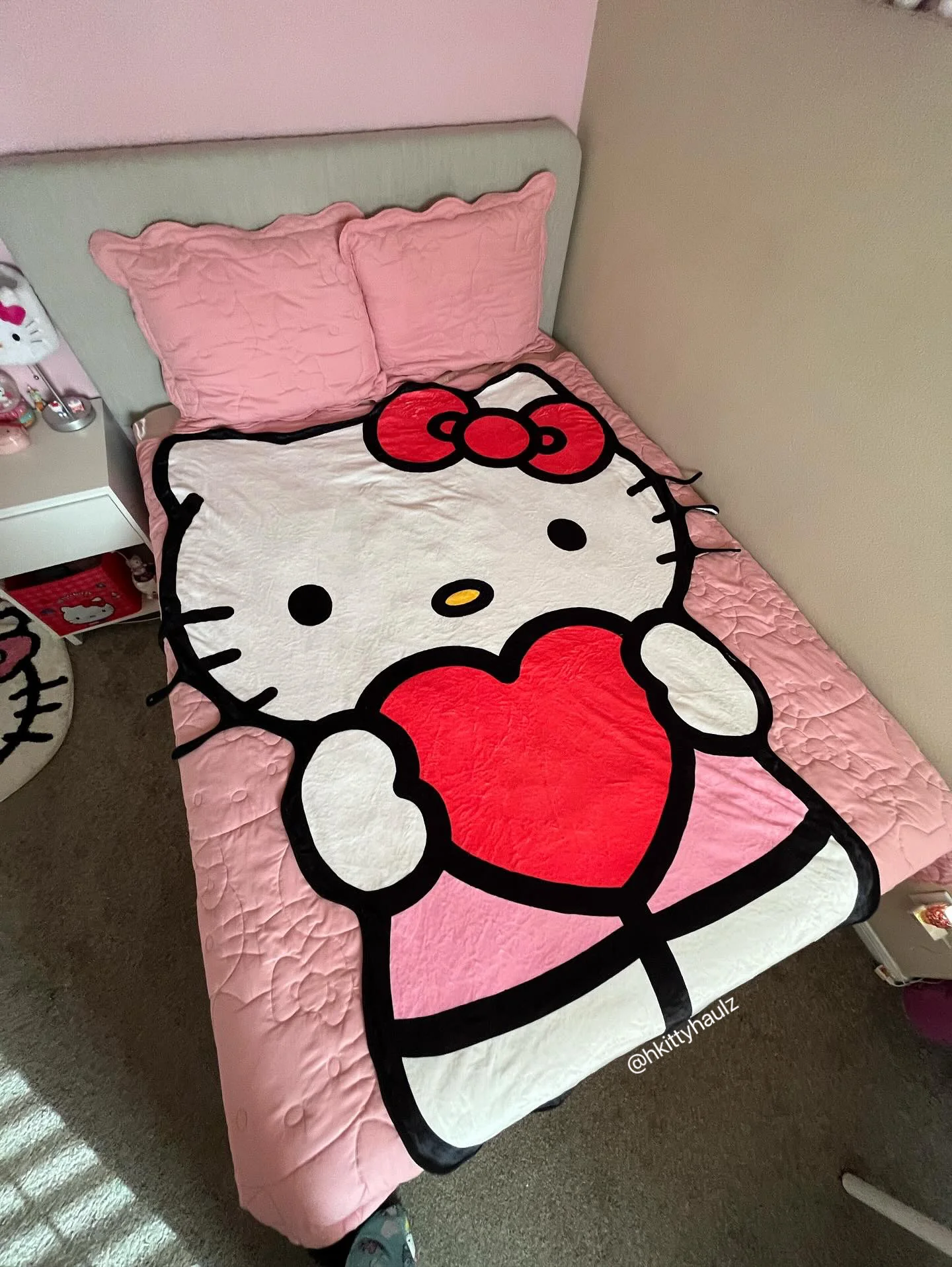 KT Valentine Shape Blanket Flannel Throw Blanket Cute Blanket Lightweight Super Soft Cozy for Bed Kids Adult Valentine Gift