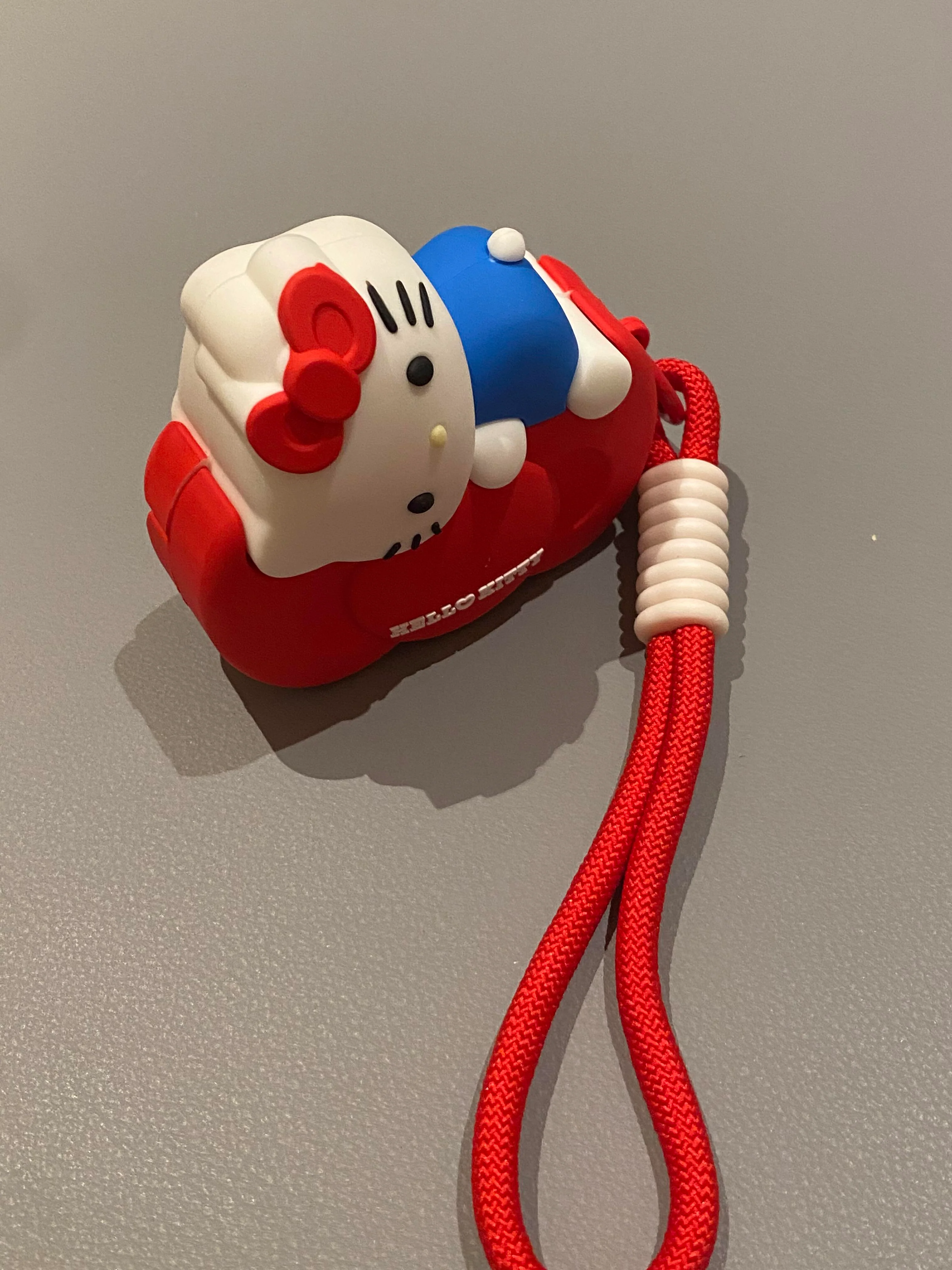 Hellokitty Holding Bow Shape Silicone Headphone Case Airpods with Chain