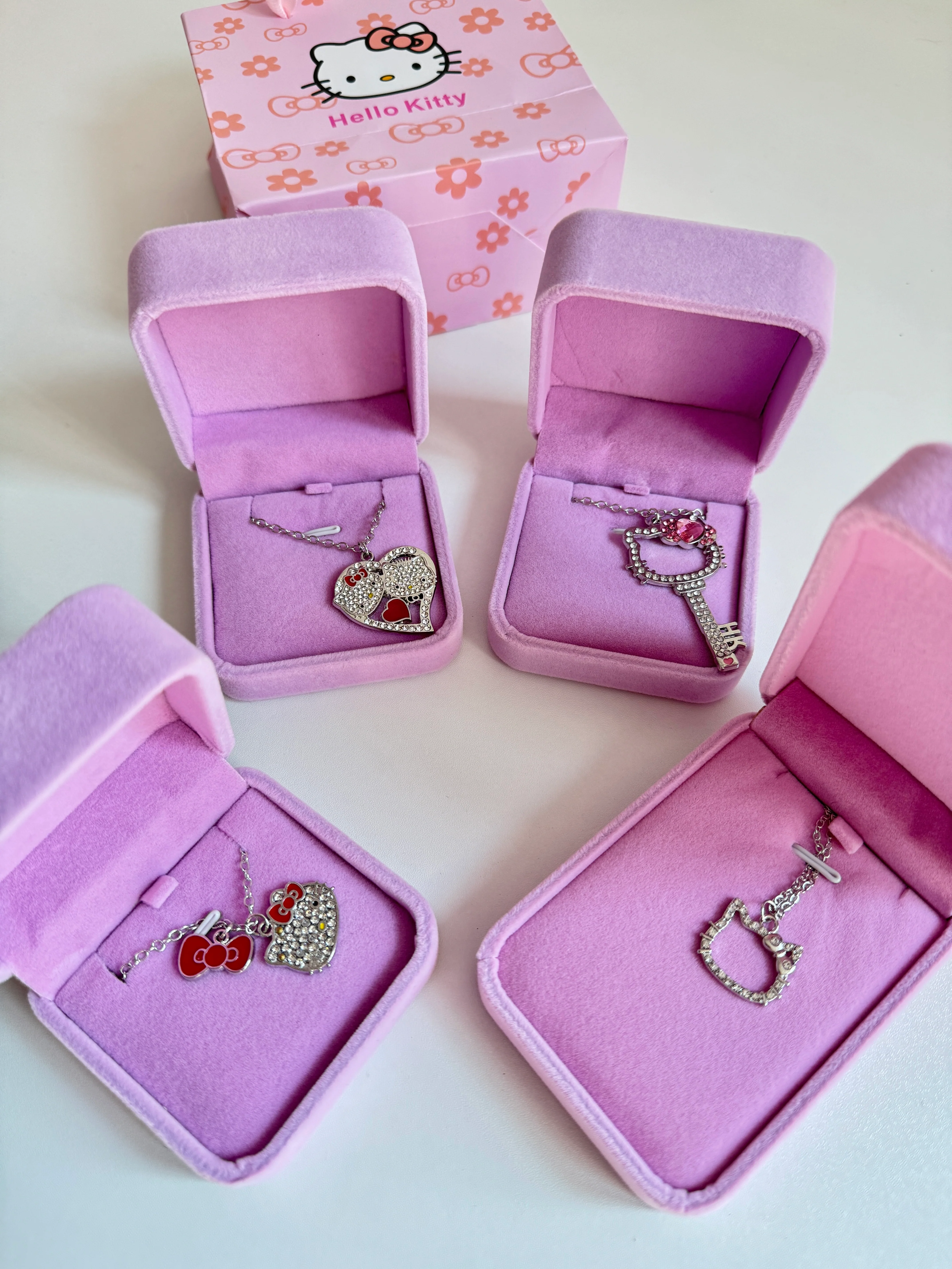 Hellokitty Valentine's Day Rhinestone Necklace(Free box and bag)