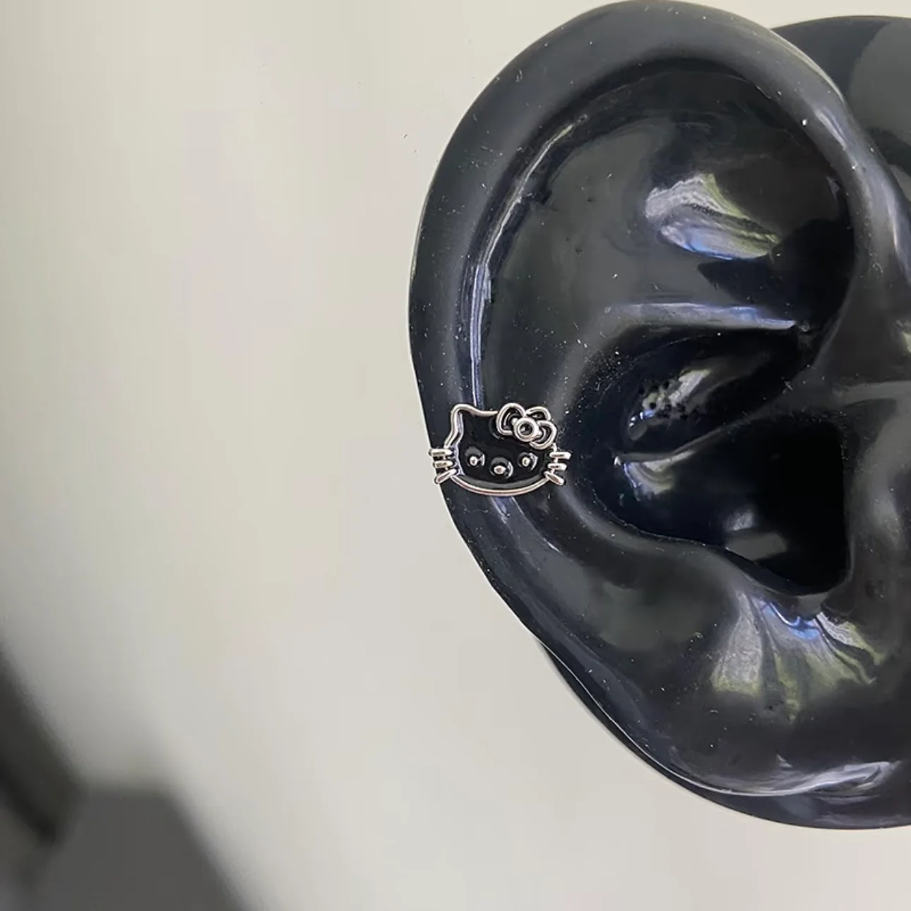 Hellokitty Earrings Rhinestone Cute Titanium earrings