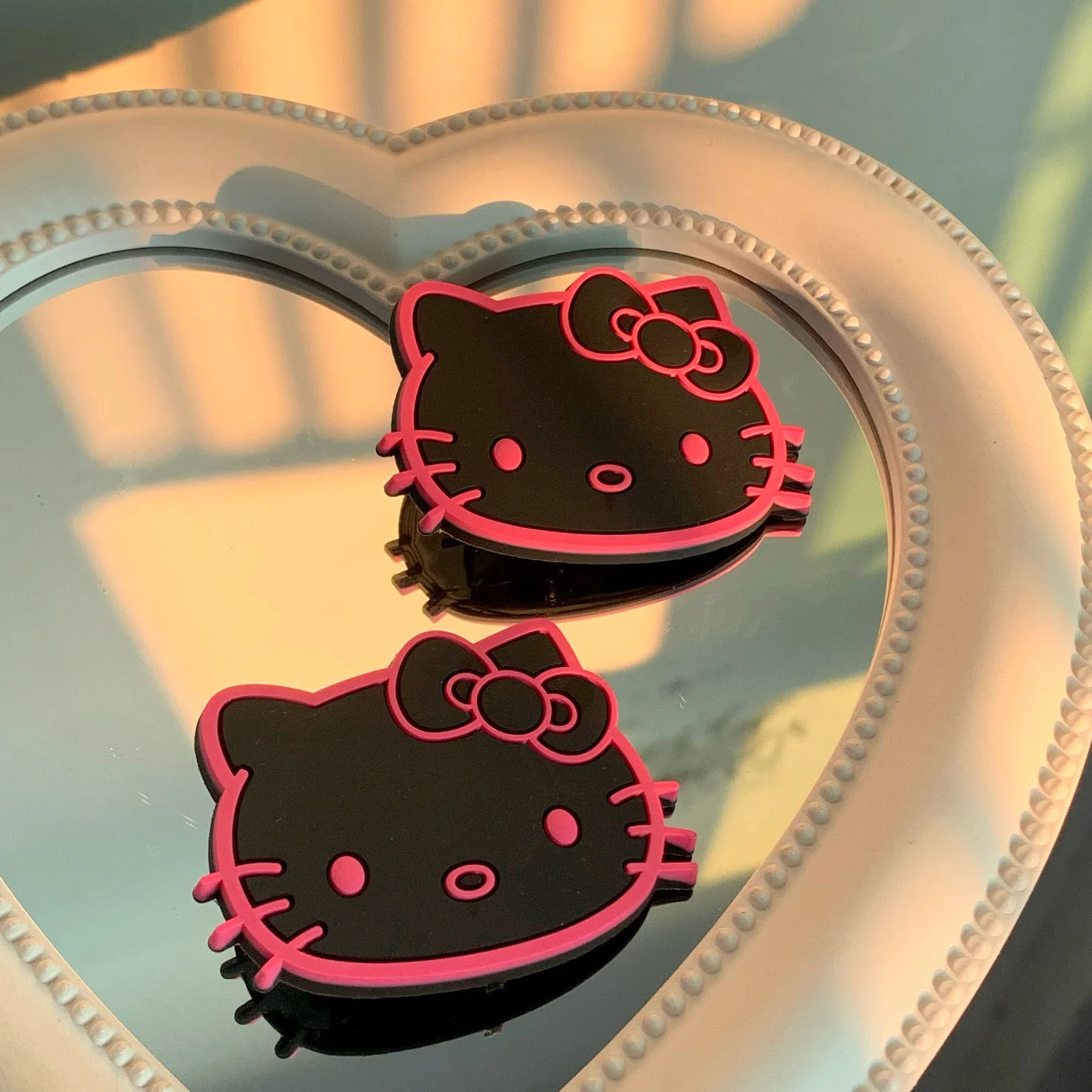 Black KT Sanrio Hair clips｜4 Count (Pack of 1)