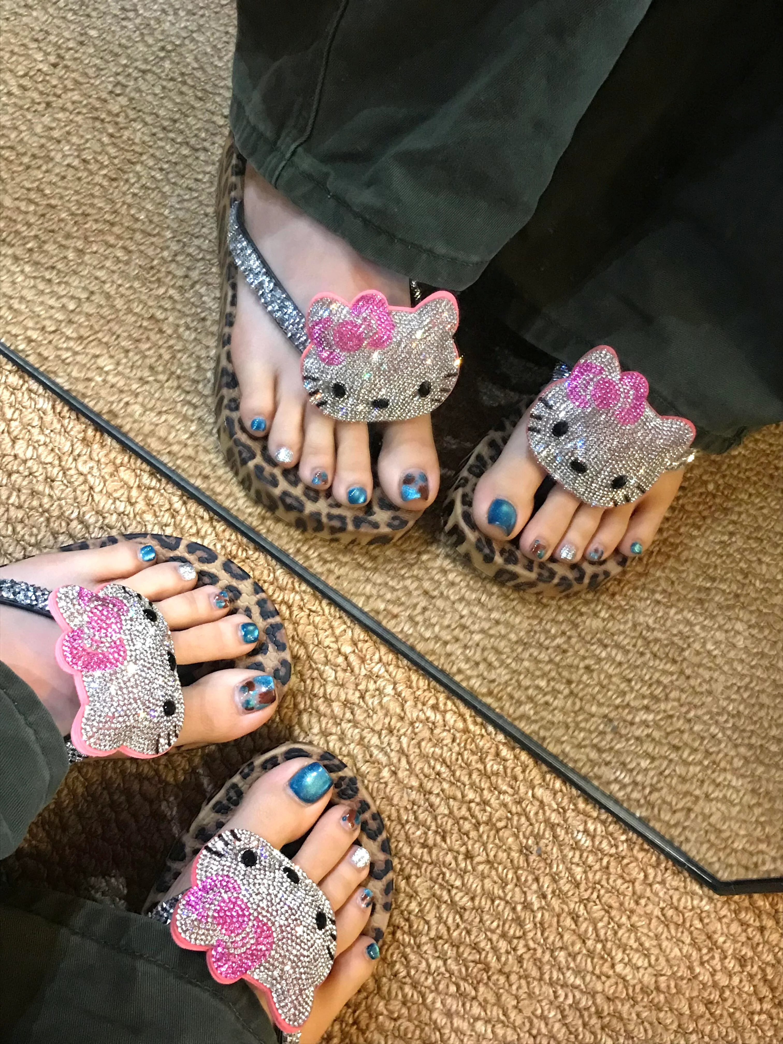 Hellokitty Handmade Rhinestone Leopard Print Women's Sandals Cute Slippers Non-Slip Flip Flops Low-Heeled Slippers