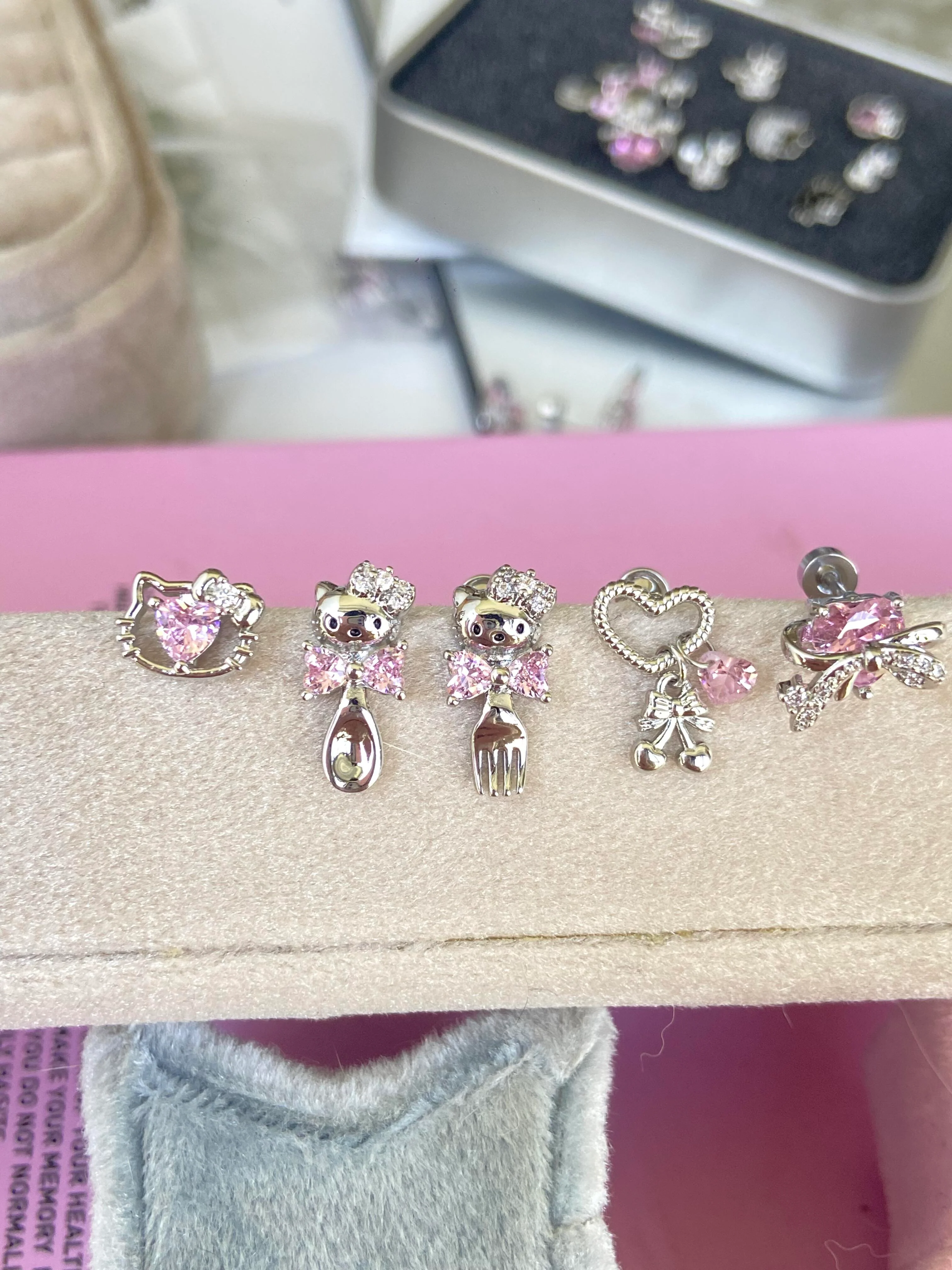 Hellokitty Earrings Rhinestone Cute Titanium earrings