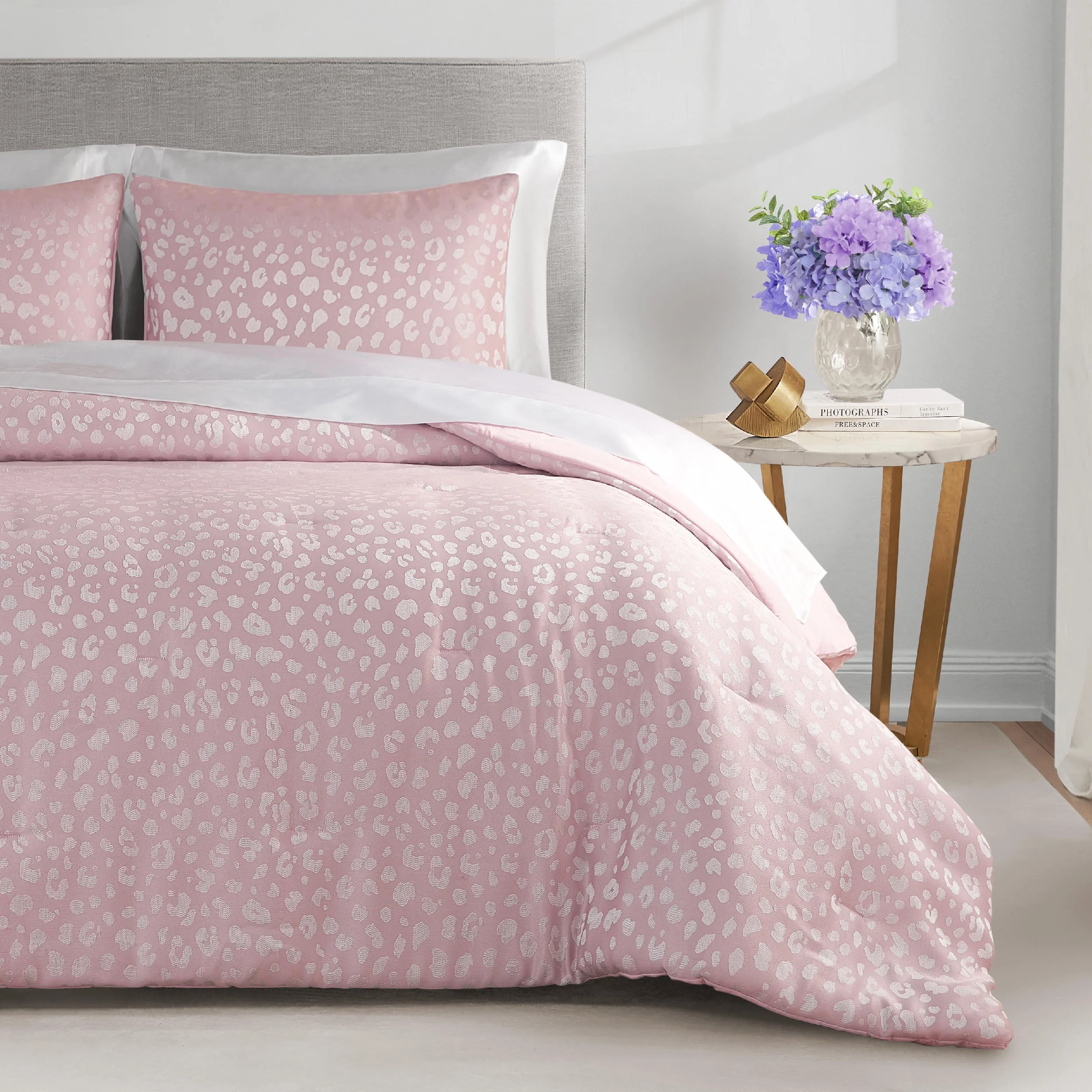 Sparkle Cheetah Jaquard Comforter Set