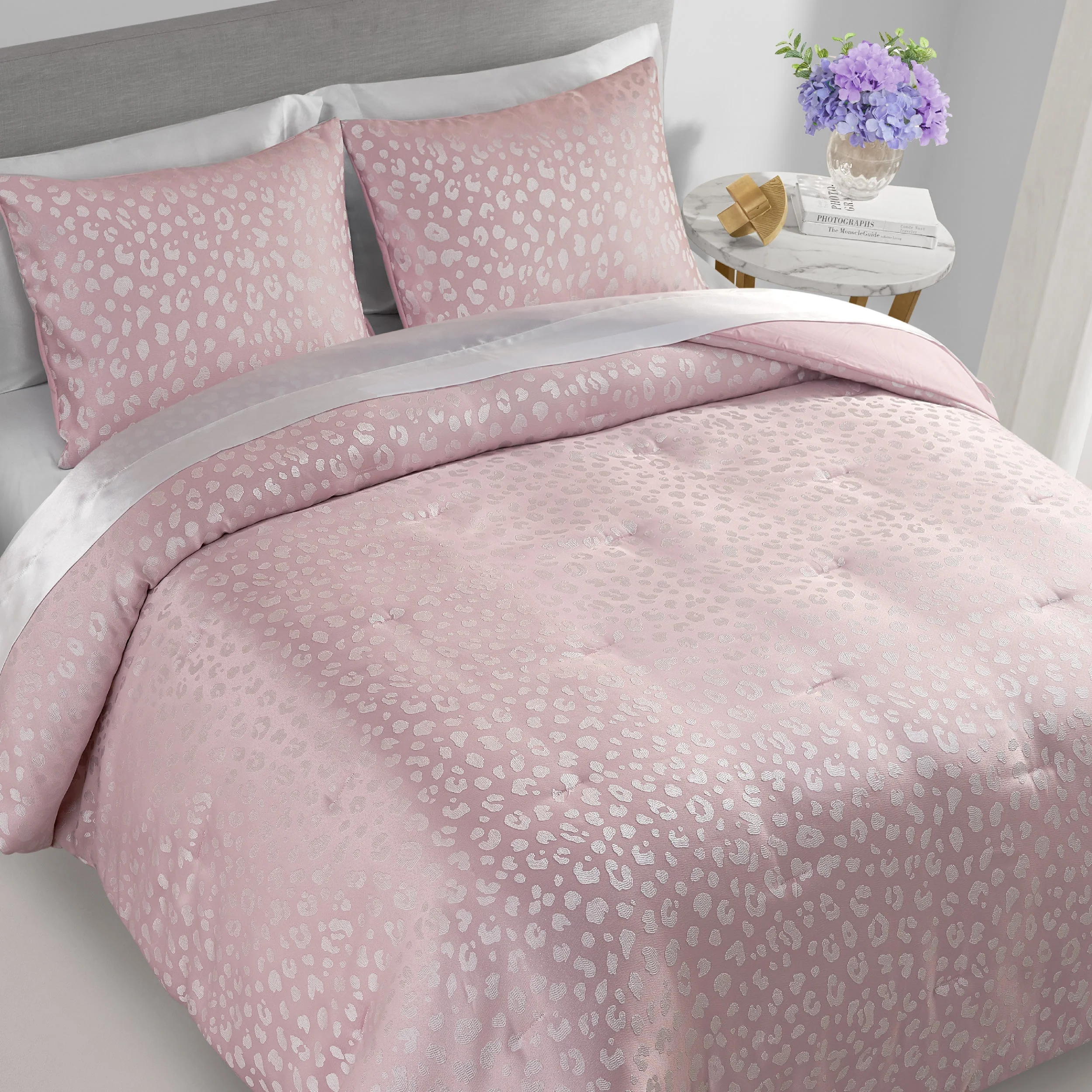 Sparkle Cheetah Jaquard Comforter Set