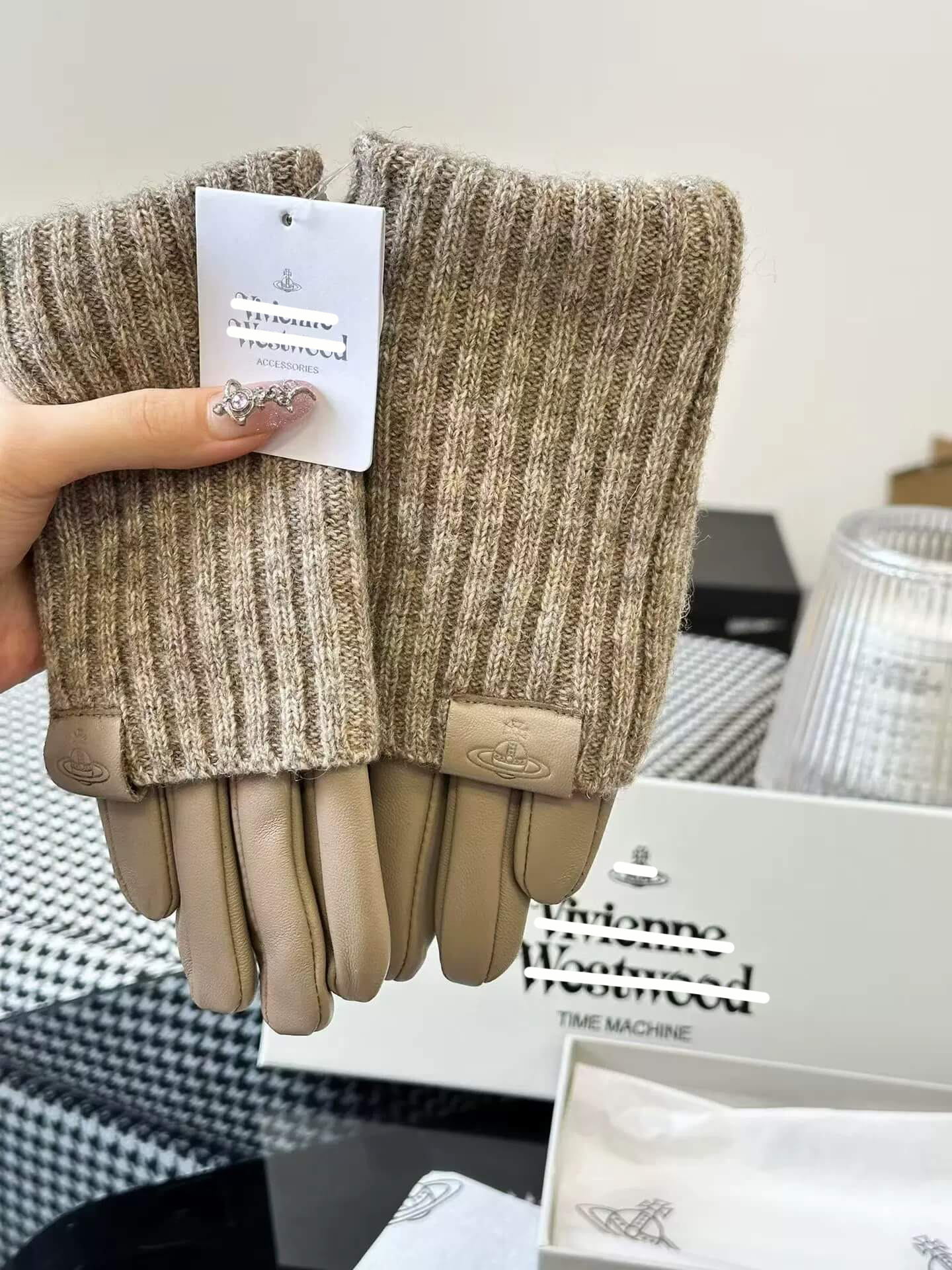 Leather Wool Saturn Mitten