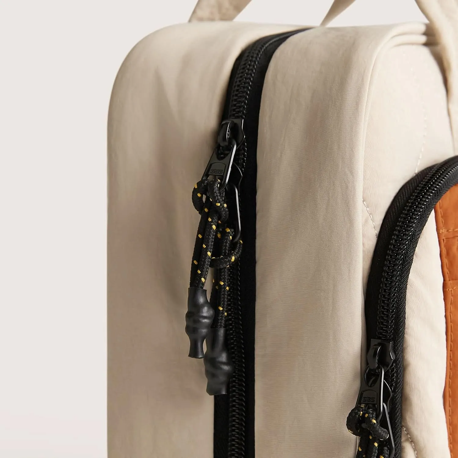 Paz Hanging Toiletry Bag