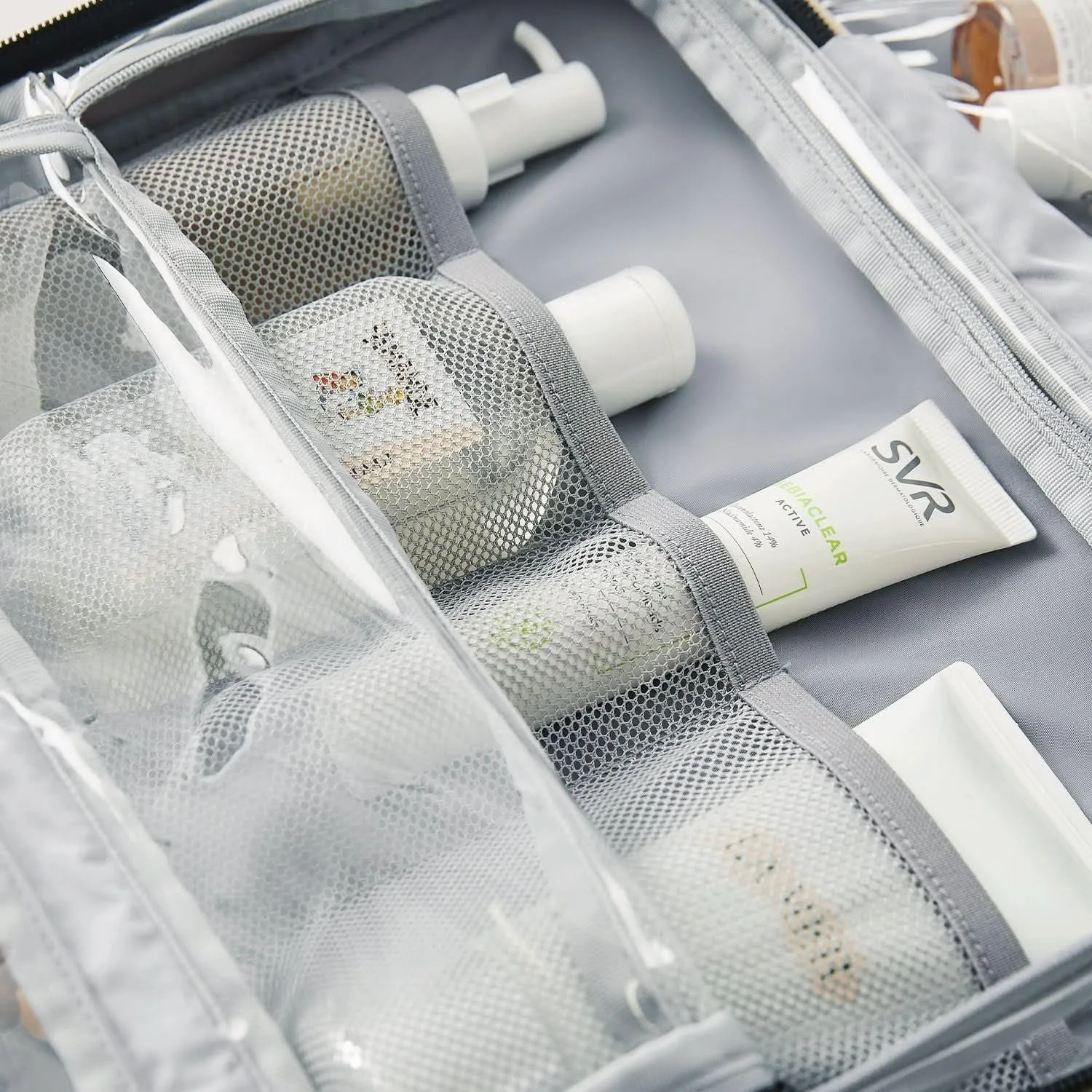 Paz Hanging Toiletry Bag