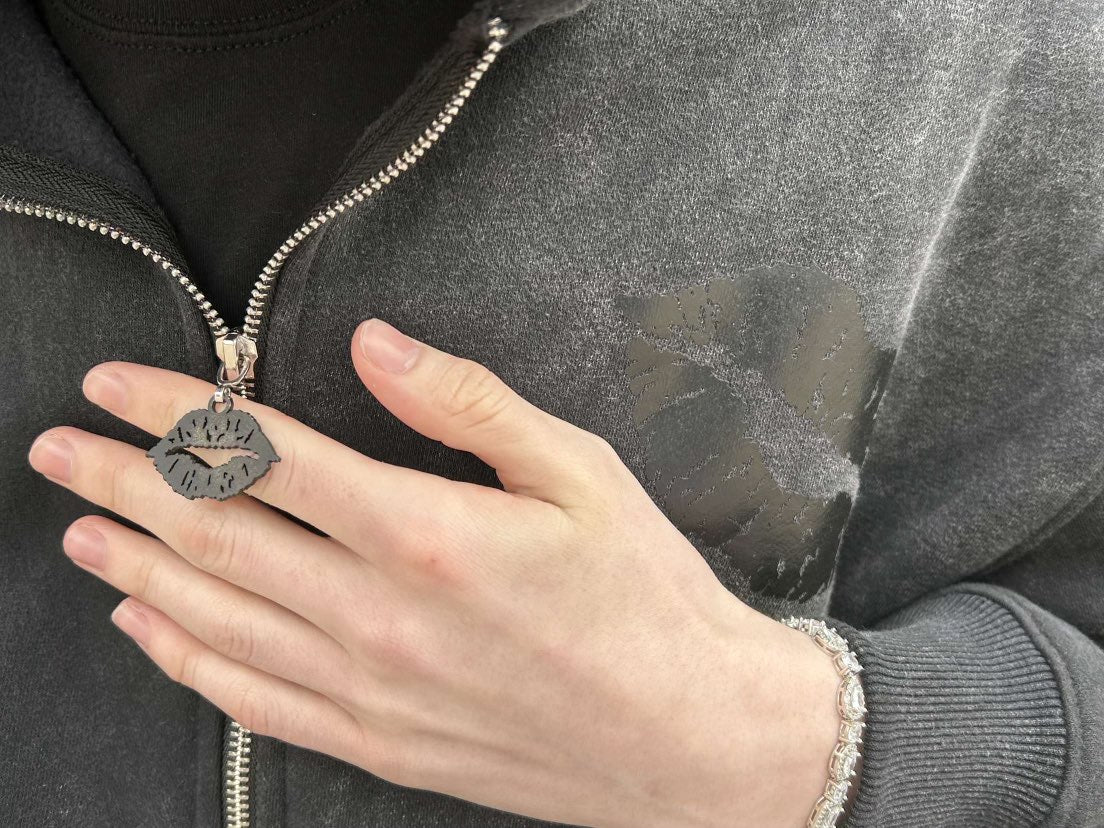 Midnight kisses zipup