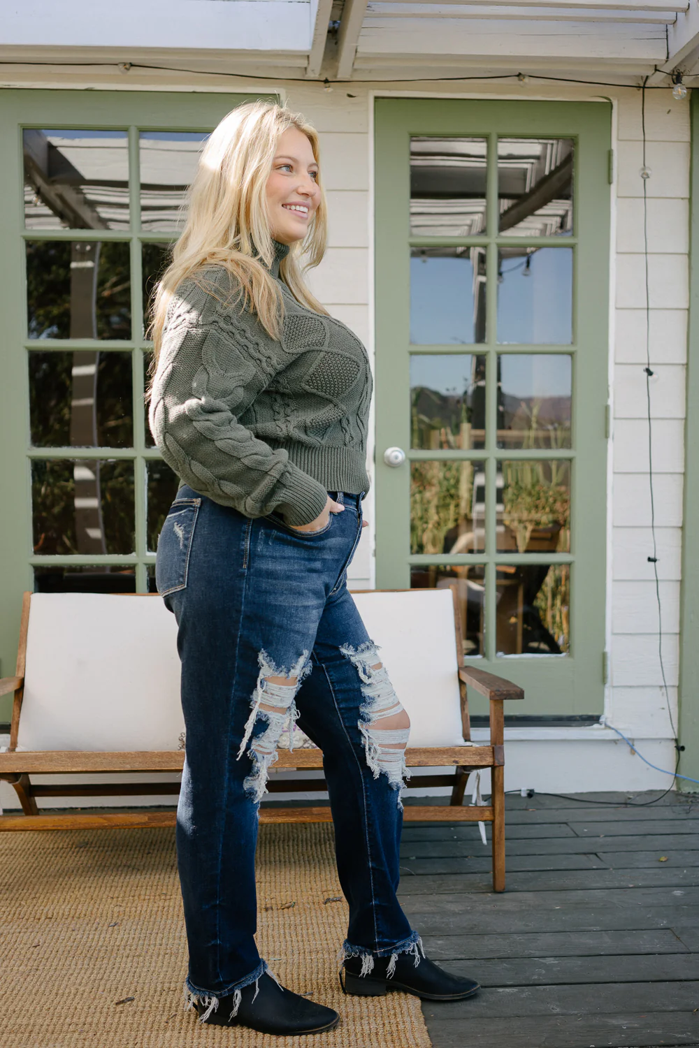 Lisse Mid Rise Ripped Straight Fit Jeans - PLUS