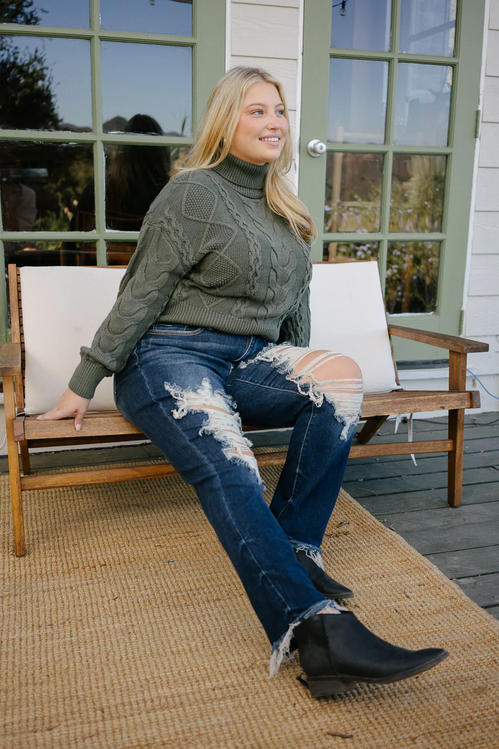 Lisse Mid Rise Ripped Straight Fit Jeans - PLUS