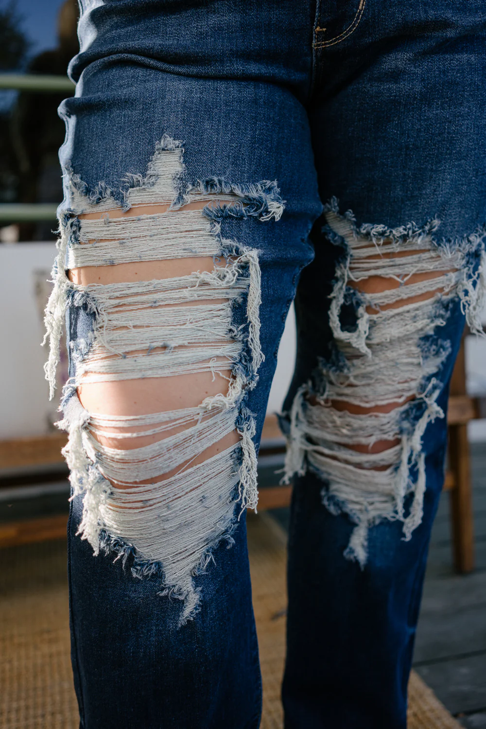 Lisse Mid Rise Ripped Straight Fit Jeans - PLUS