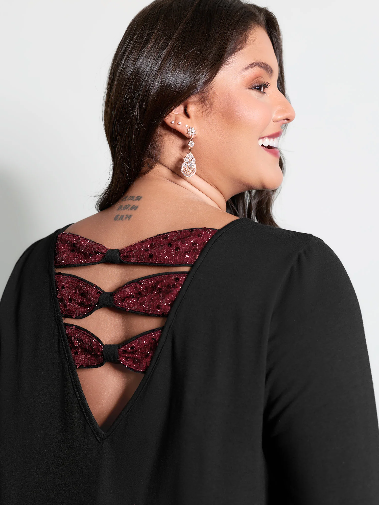 Stretchy Sequin Backless Shirred Cuff T-Shirt