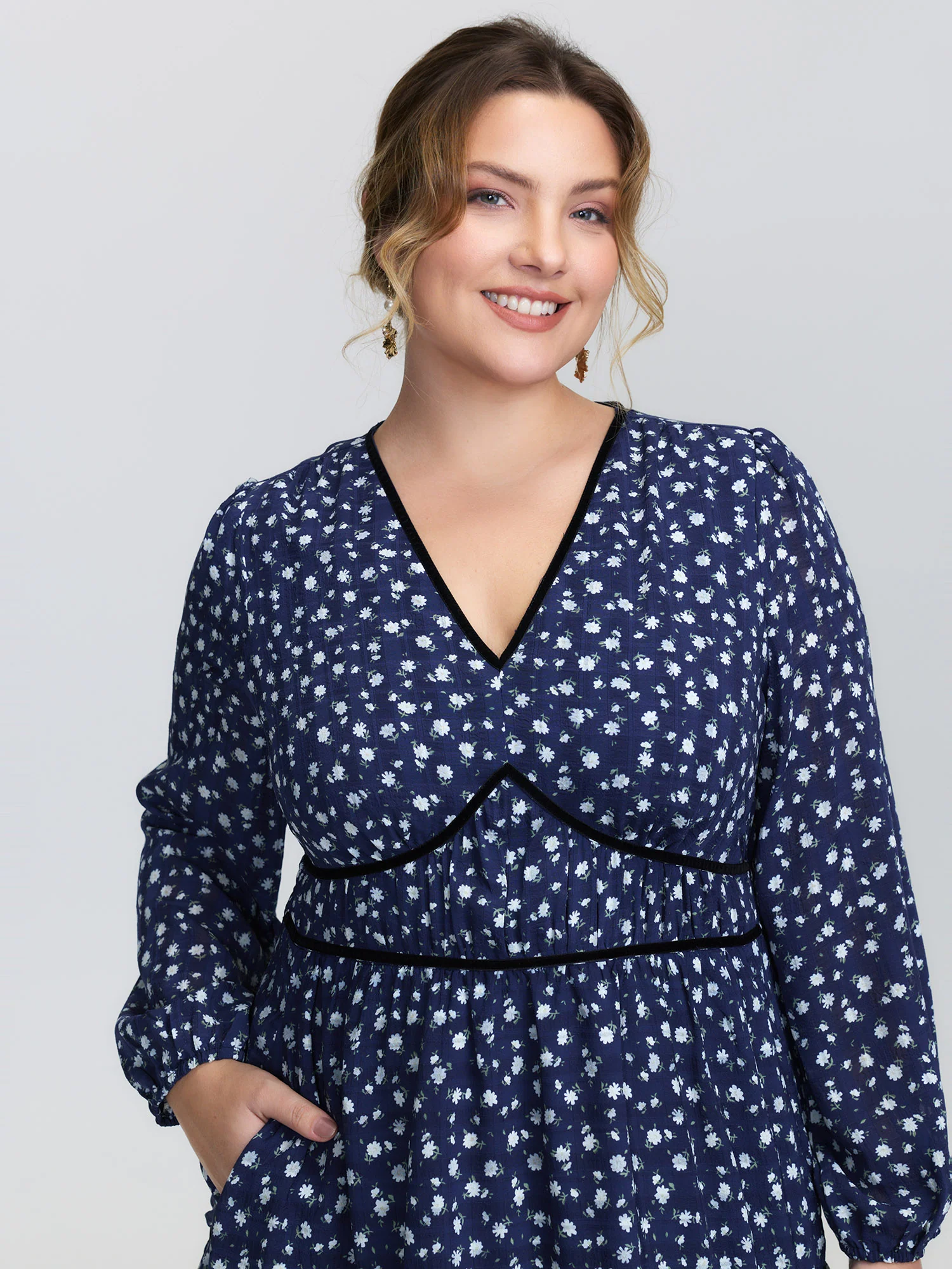 Floral Print Tiered V-Neck Midi Dress